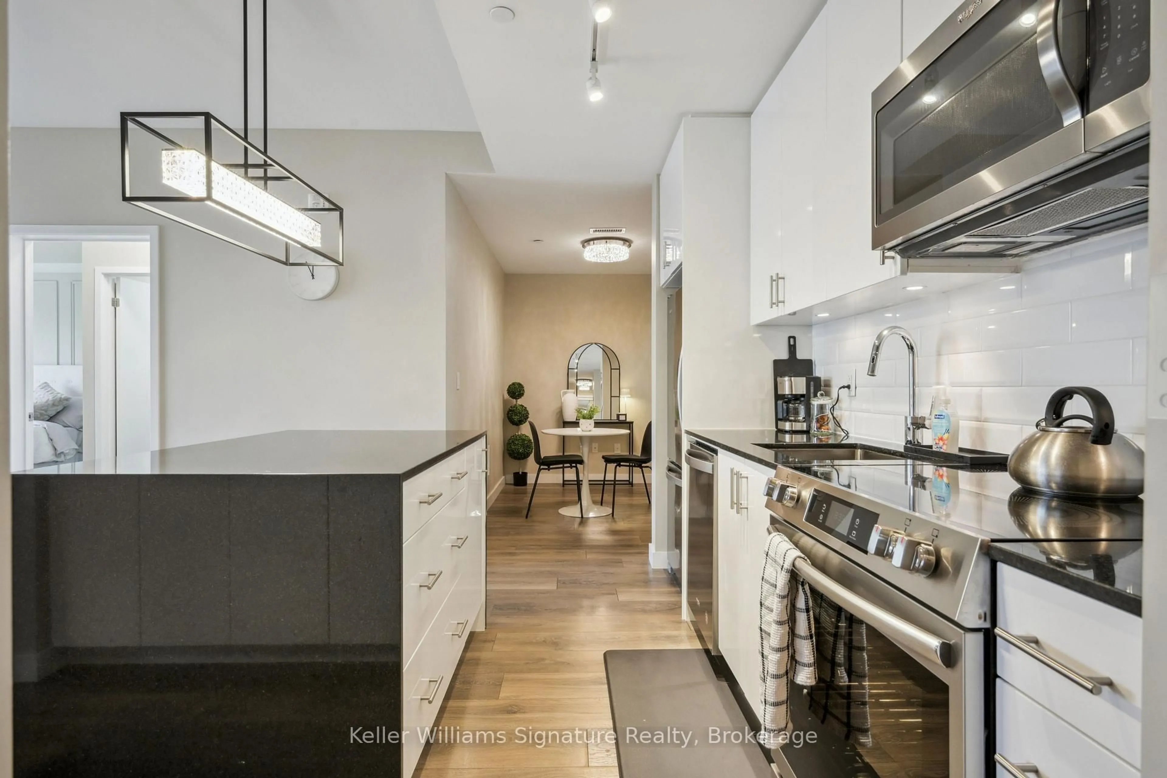 Unknown for 168 Sabina Dr #219, Oakville Ontario L6H 0W5