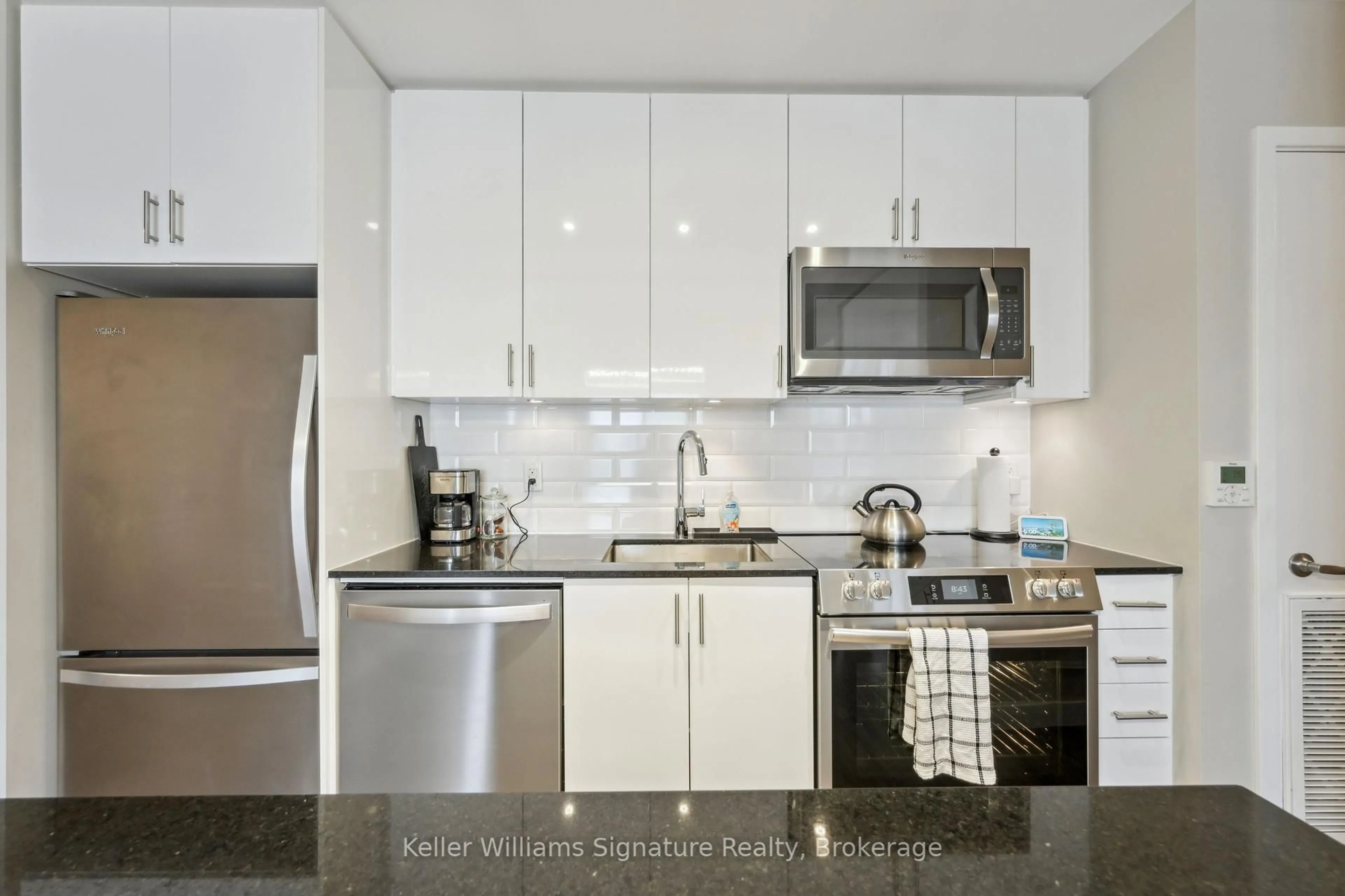 Standard kitchen, unknown for 168 Sabina Dr #219, Oakville Ontario L6H 0W5