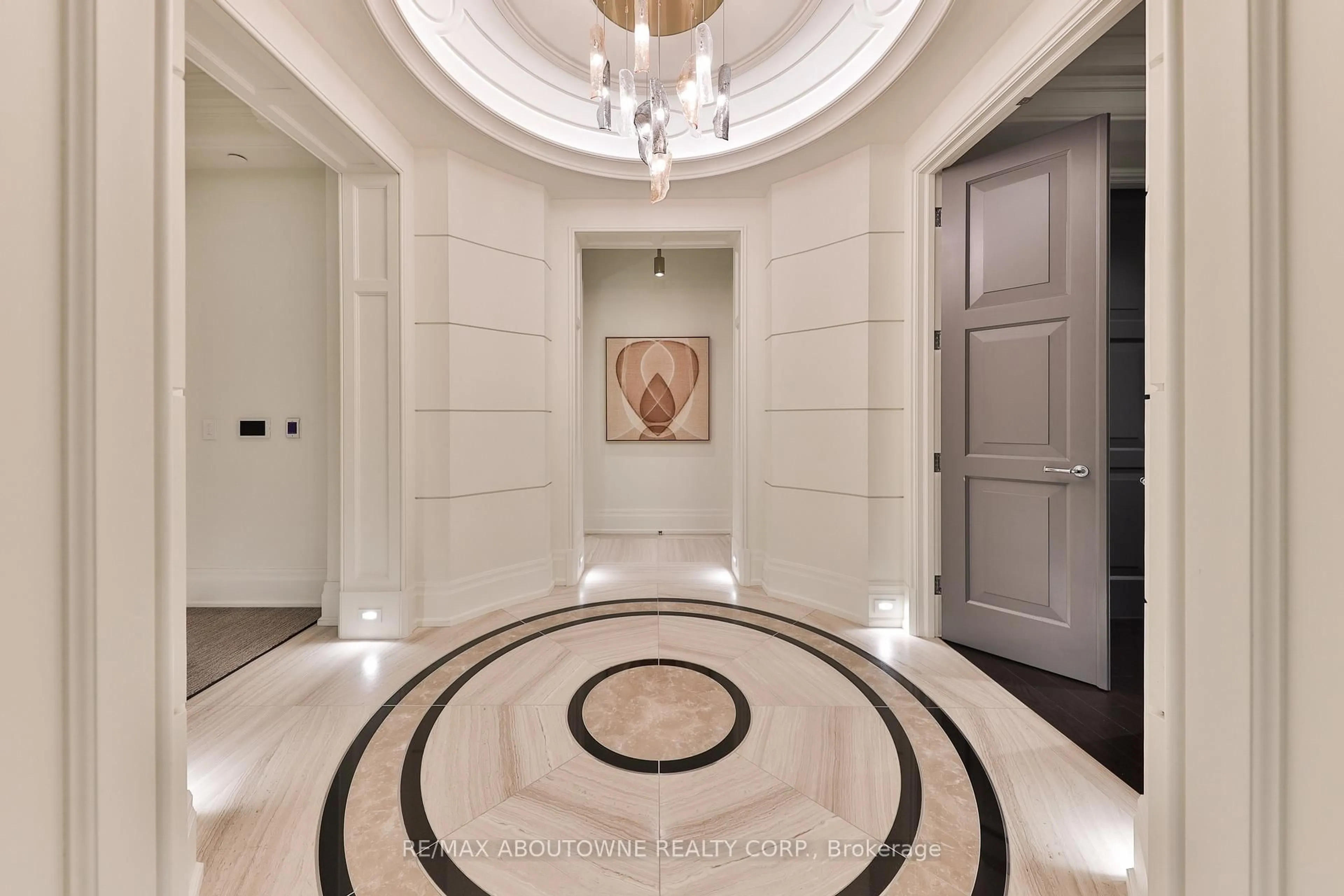Indoor foyer for 300 Randall St #307, Oakville Ontario L6J 0G2