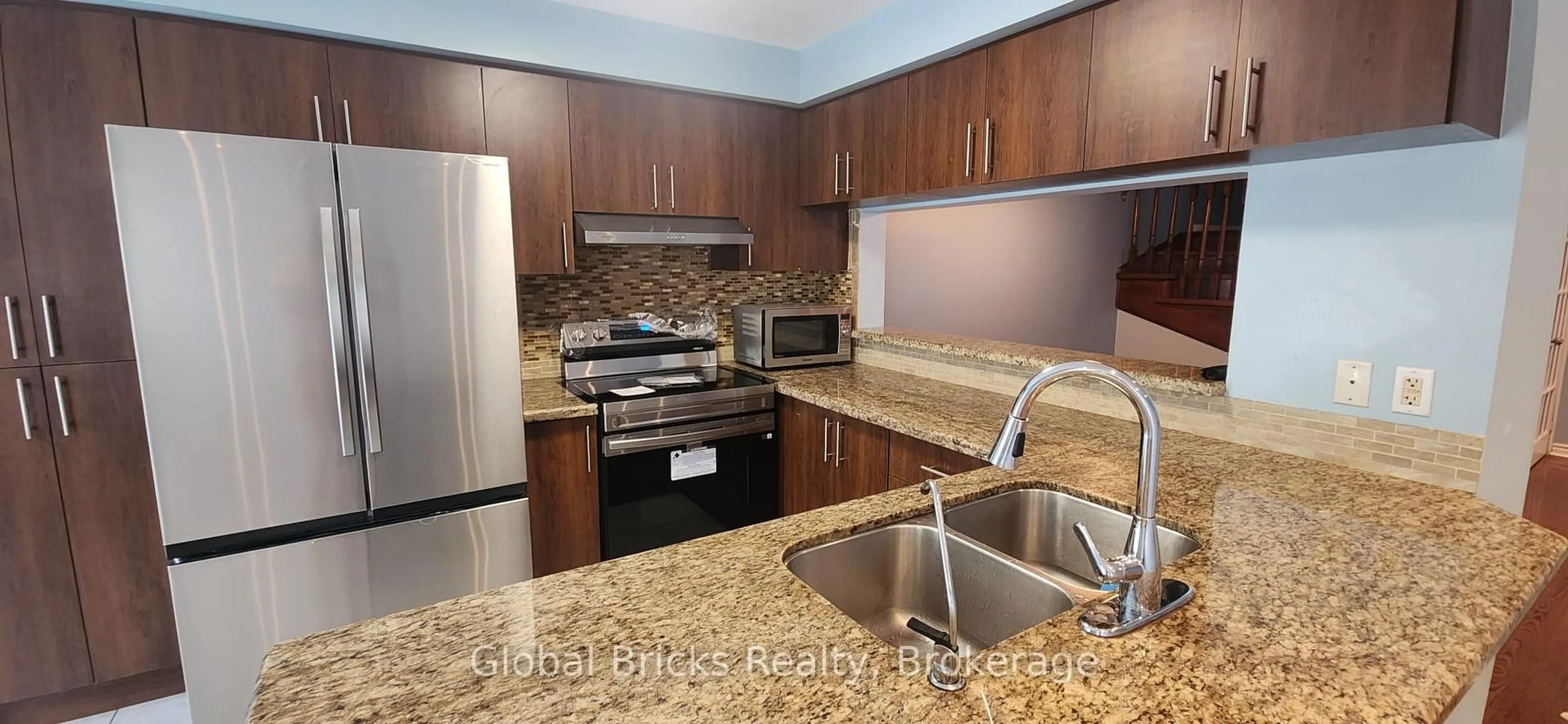 Standard kitchen, unknown for 4187 Goldenrod Cres, Mississauga Ontario L5V 3C2