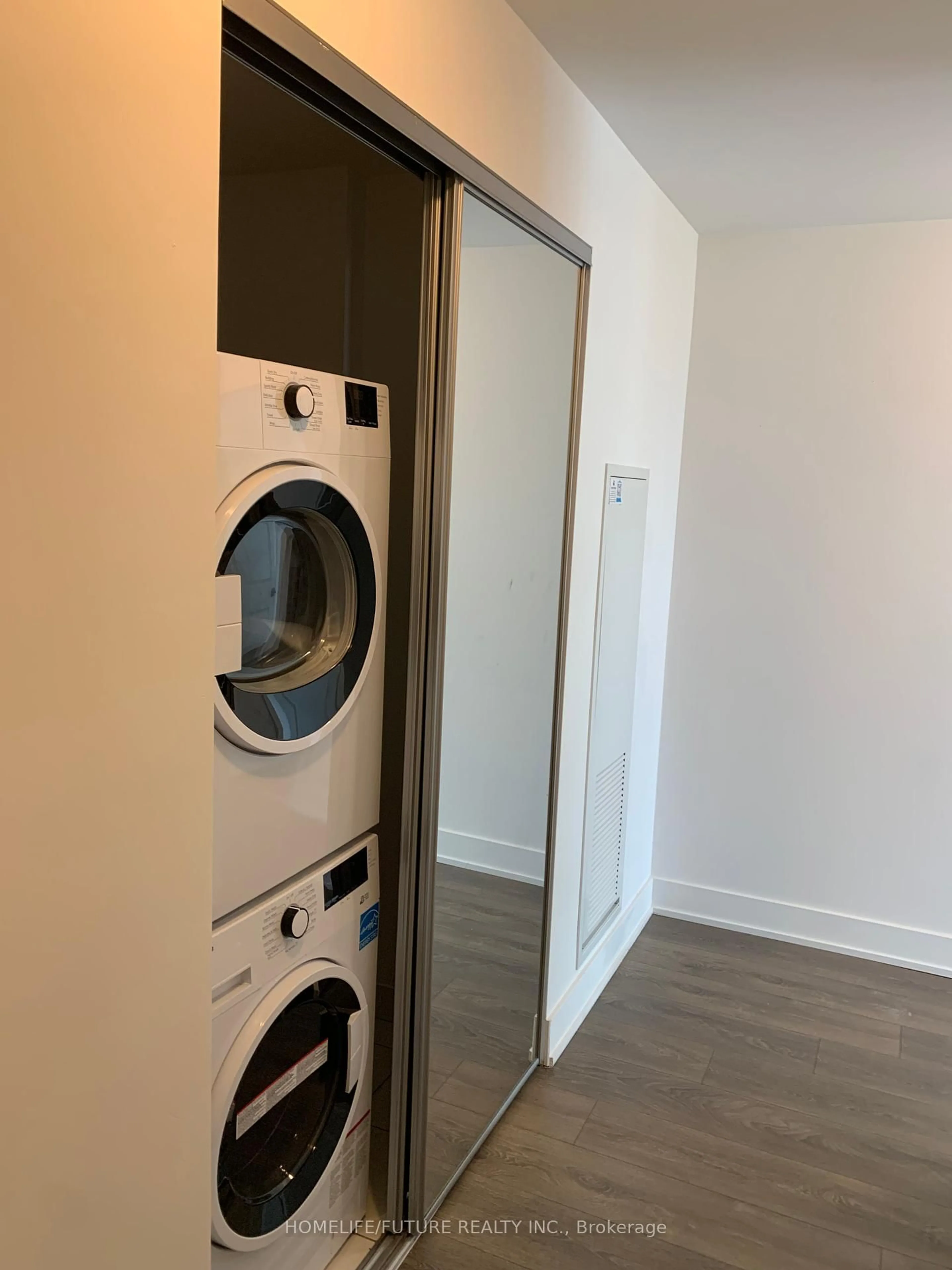 A pic of a room for 2485 Taunton Rd #1024, Oakville Ontario L6H 3R8