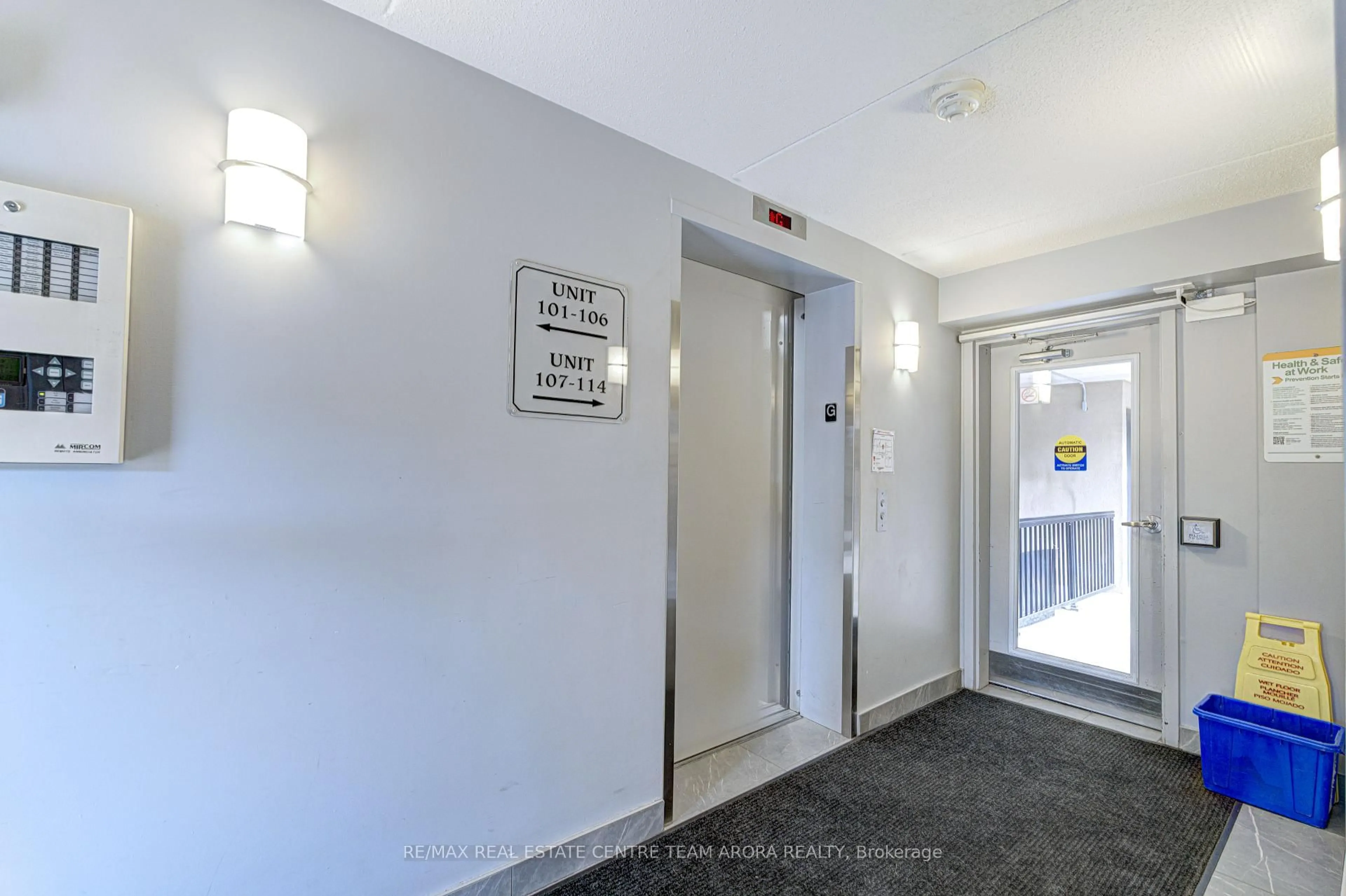 Indoor foyer for 1483 Maple Ave #408, Milton Ontario L9T 0B6