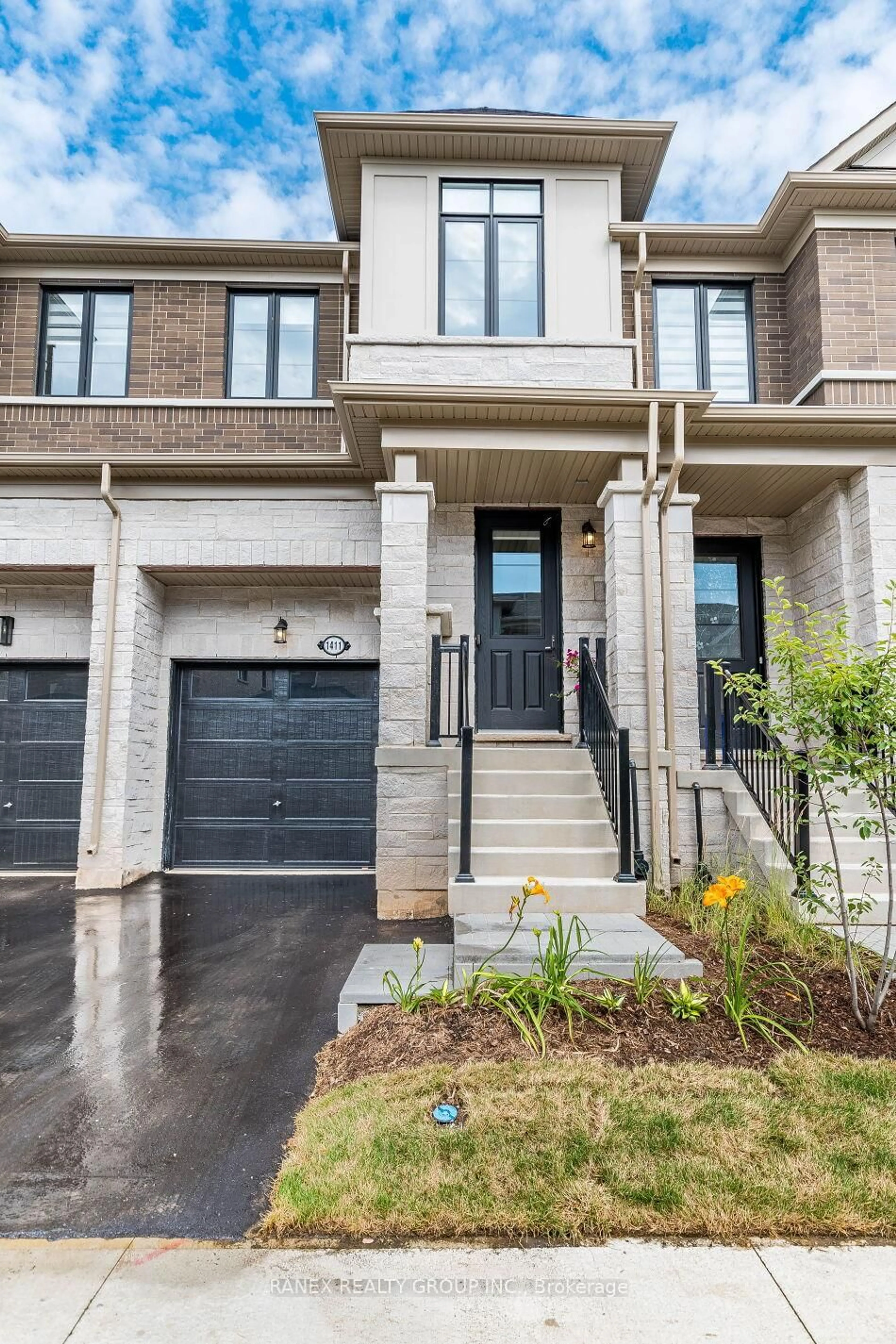 Home with brick exterior material, street for 1411 Oakmont Common, Burlington Ontario L7P 0V8