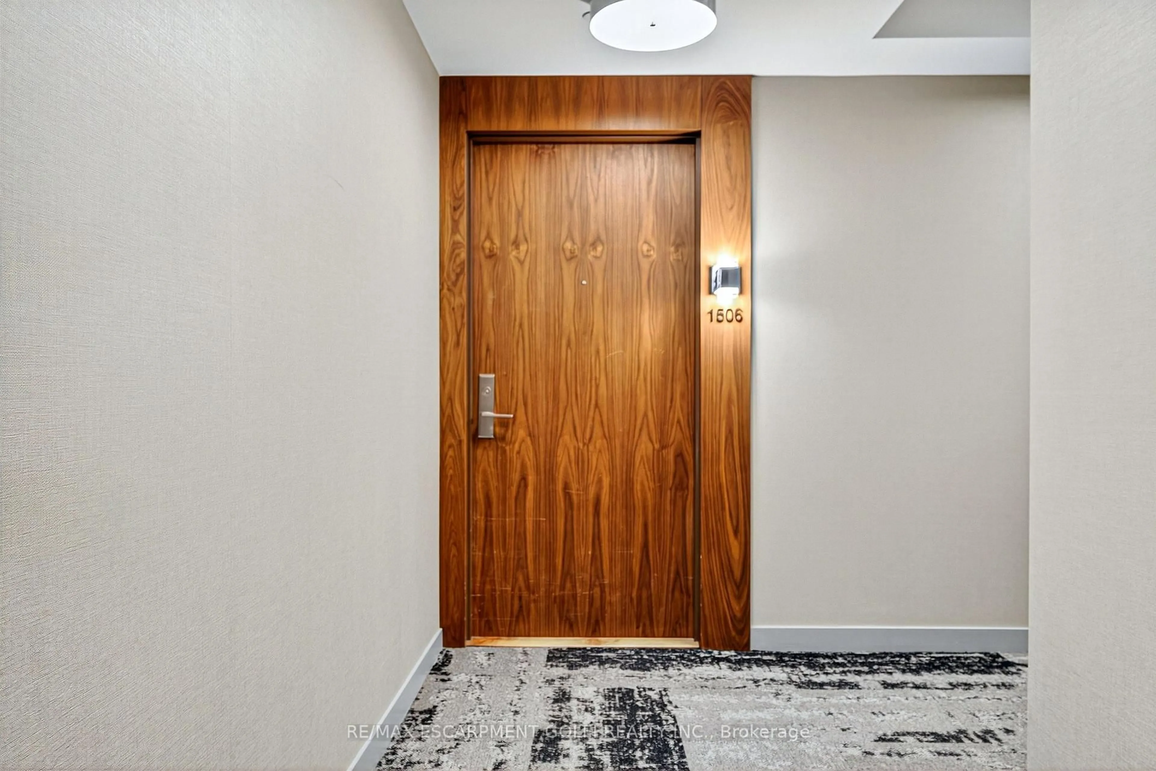 Indoor foyer for 2025 MARIA St #1506, Burlington Ontario L7R 0E9