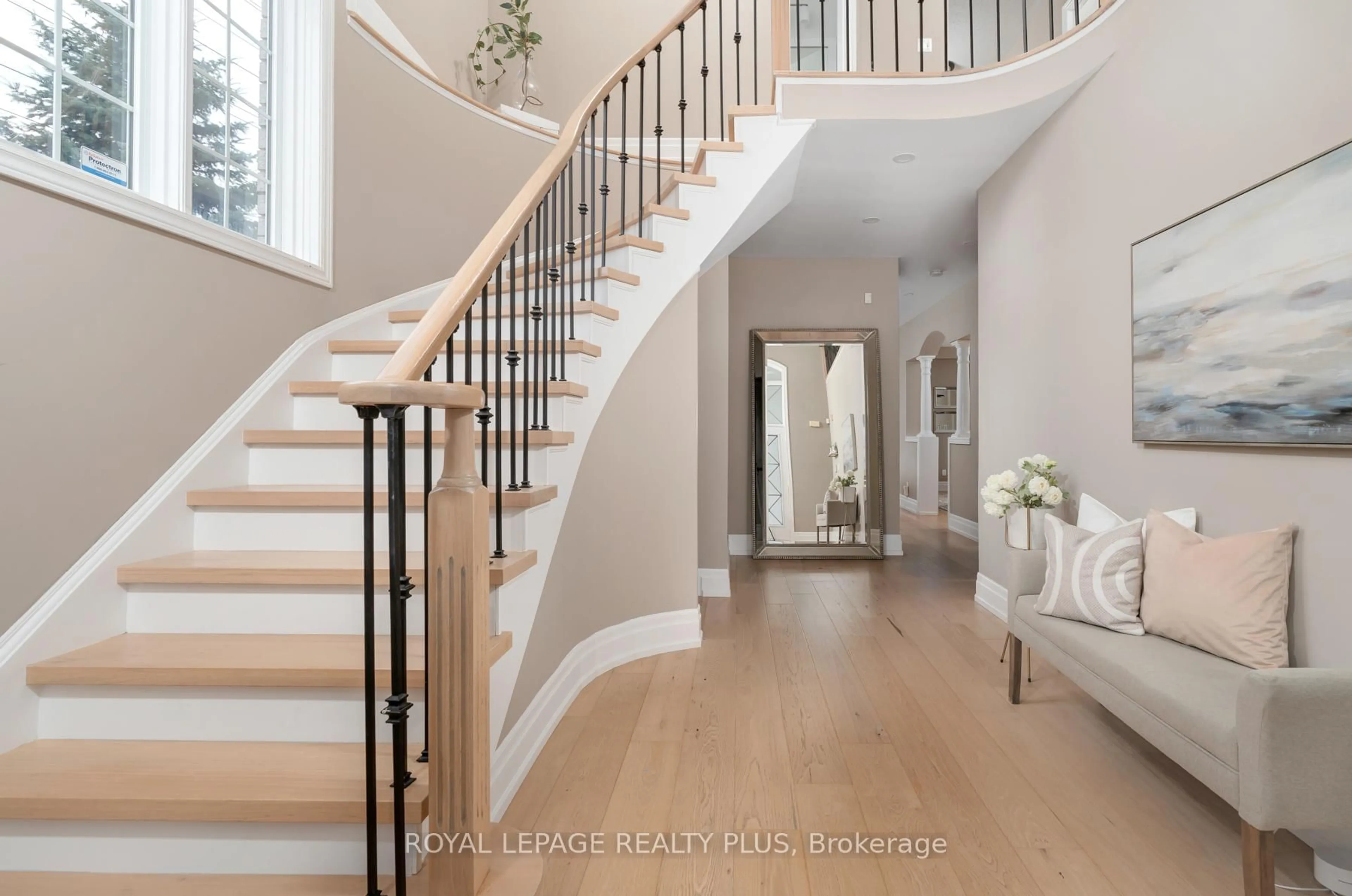 Indoor entryway for 1059 McClenahan Cres, Milton Ontario L9T 6W6
