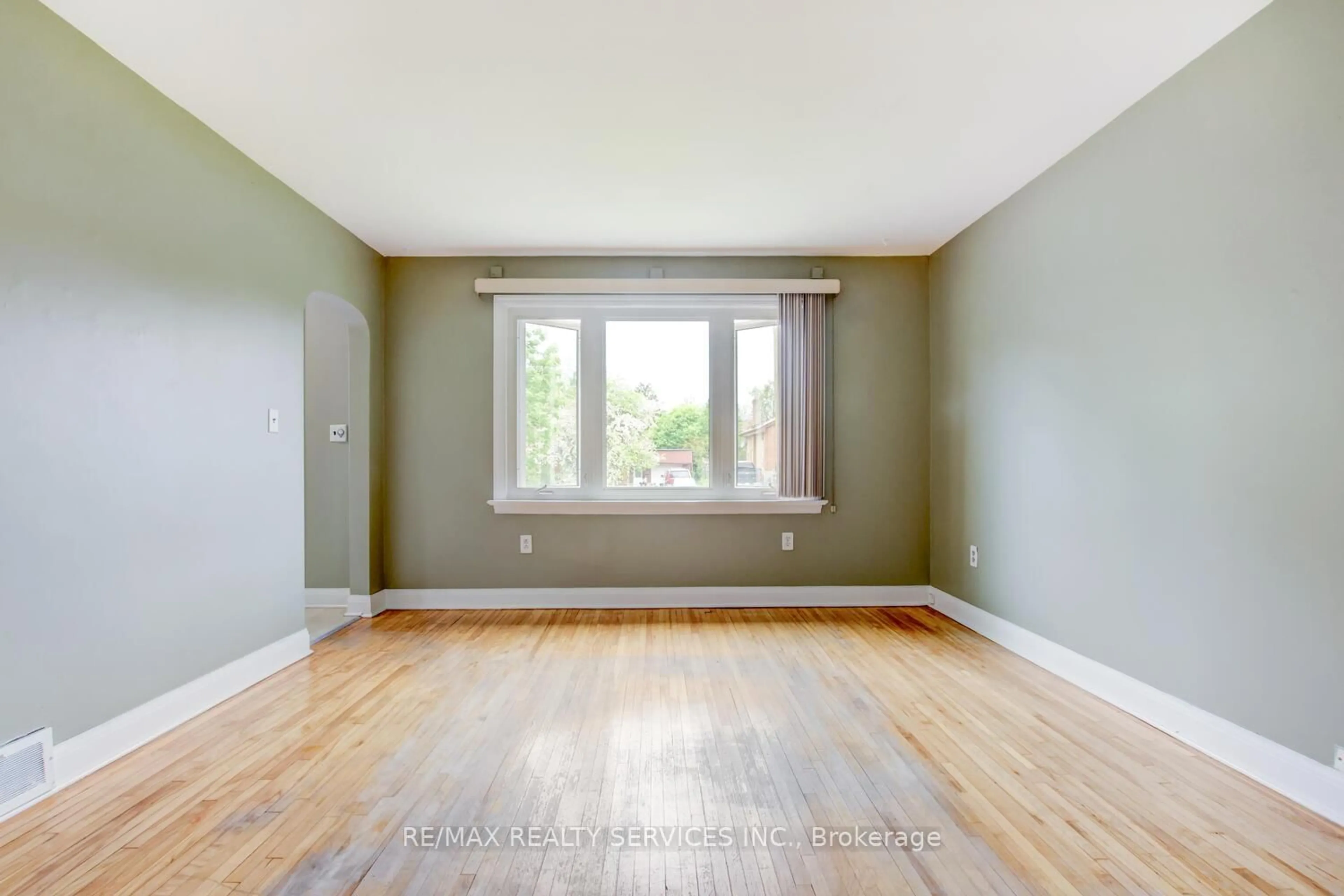 A pic of a room for 29 Woodward Ave, Brampton Ontario L6V 1K2