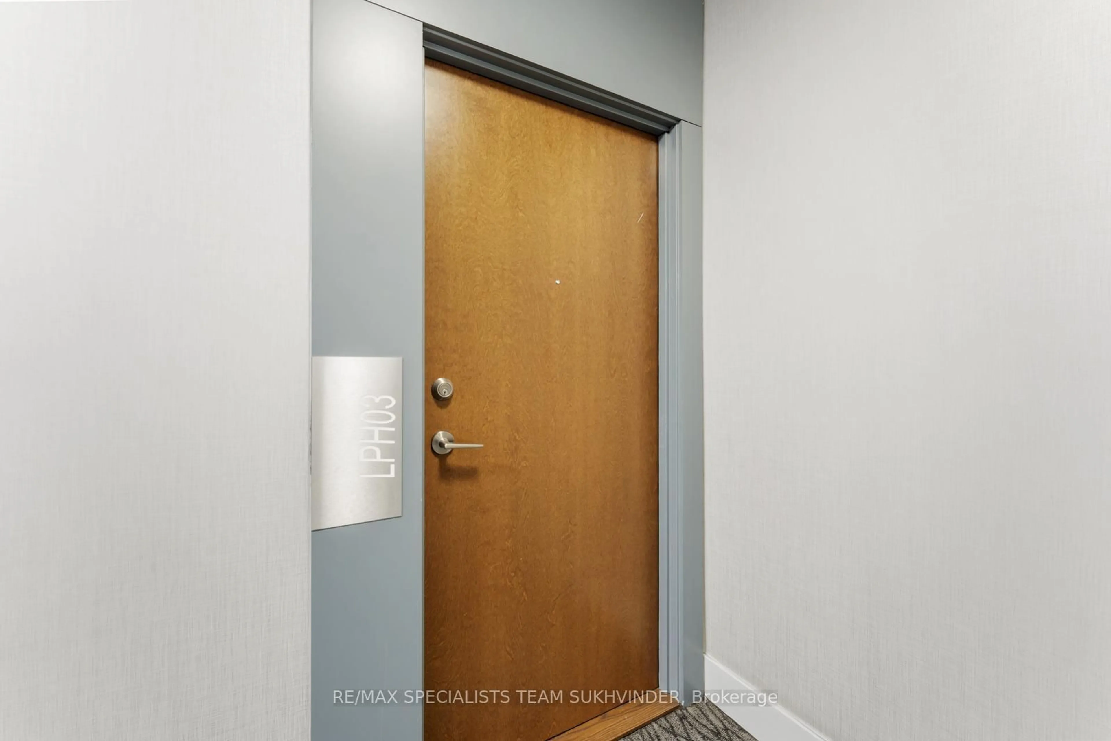 Indoor entryway for 2212 Lakeshore Blvd #Lph03, Toronto Ontario M8V 0C2