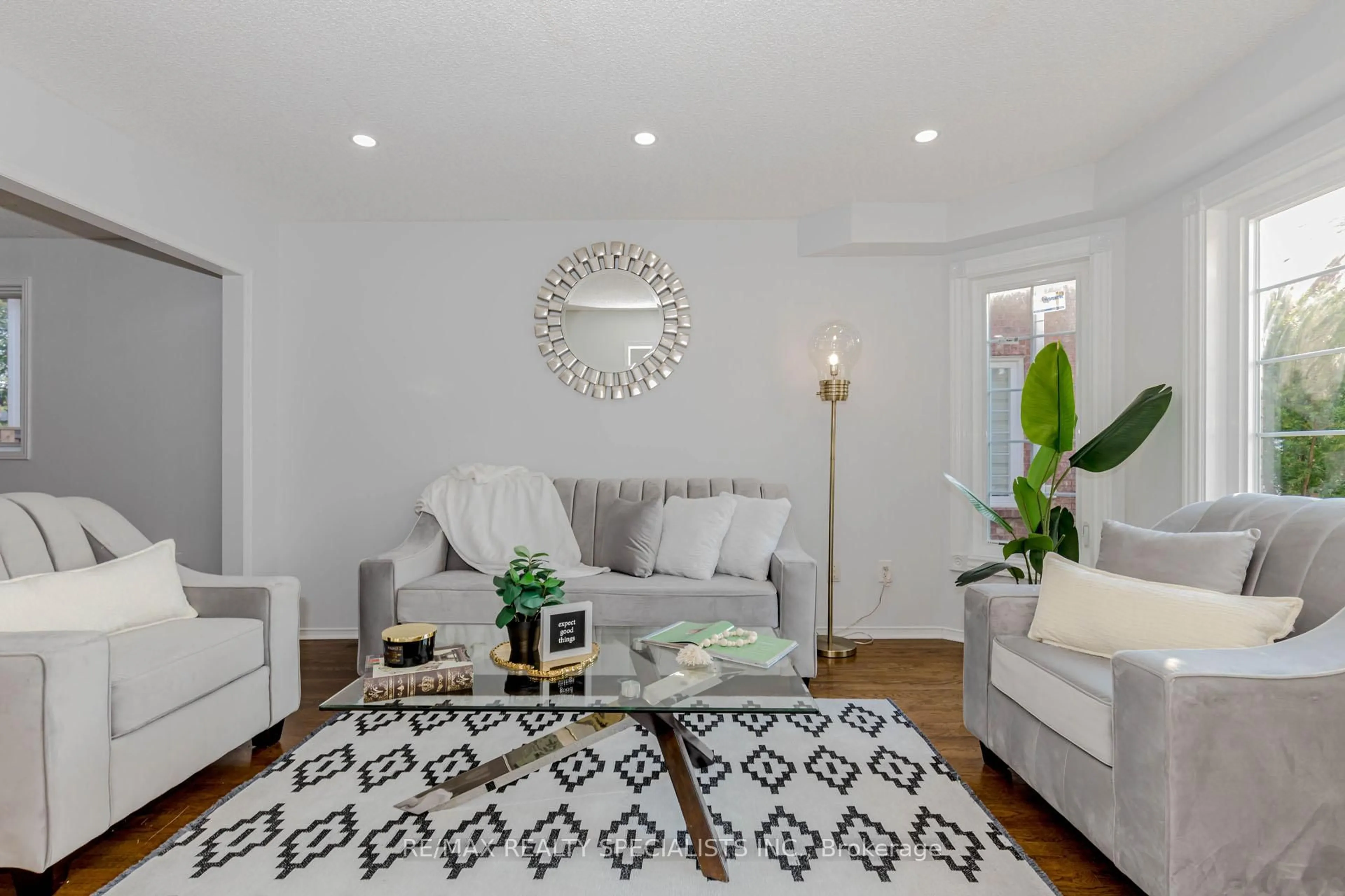 Living room with furniture, unknown for 5989 Aquarius Crt, Mississauga Ontario L5M 4Z9