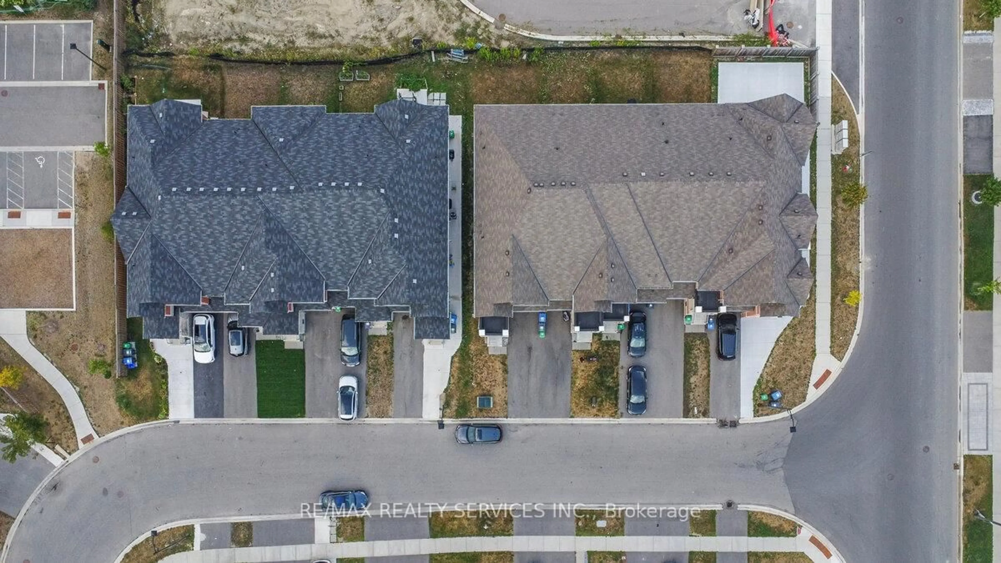 A pic from outside/outdoor area/front of a property/back of a property/a pic from drone, street for 9 Phyllis Dr, Caledon Ontario L7C 4E3