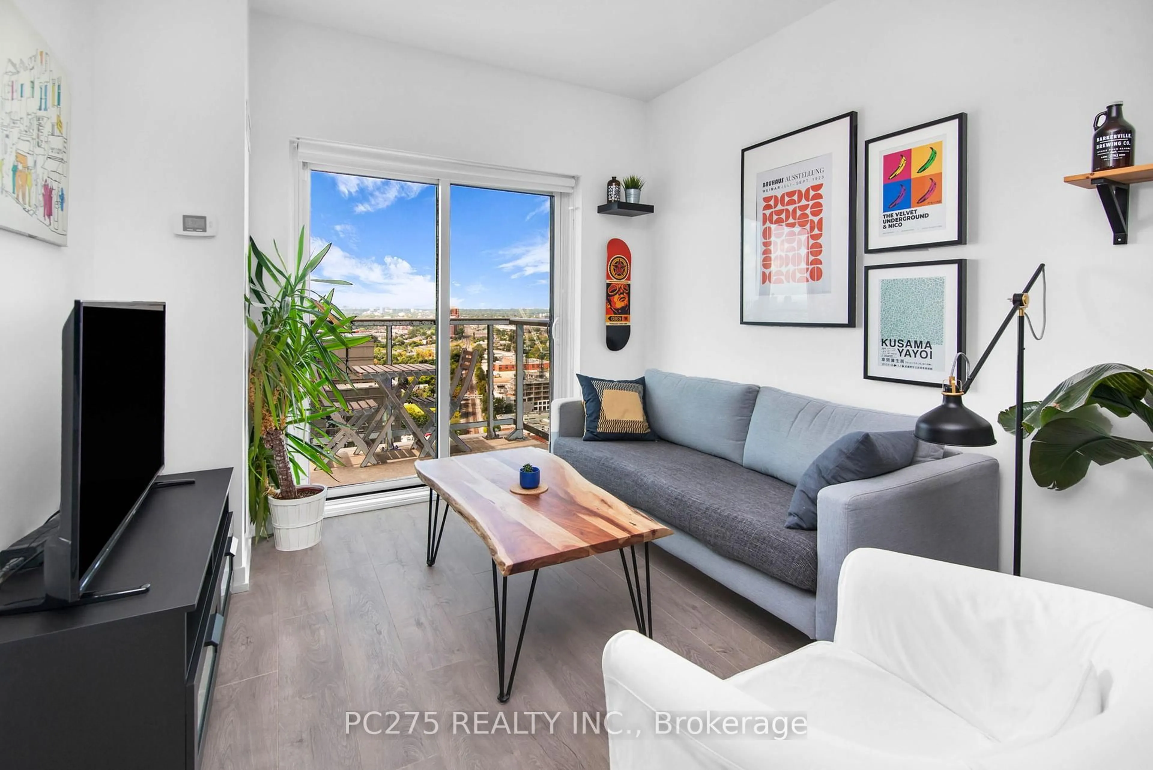 Living room with furniture, unknown for 1410 Dupont St #2708, Toronto Ontario M6H 0B6