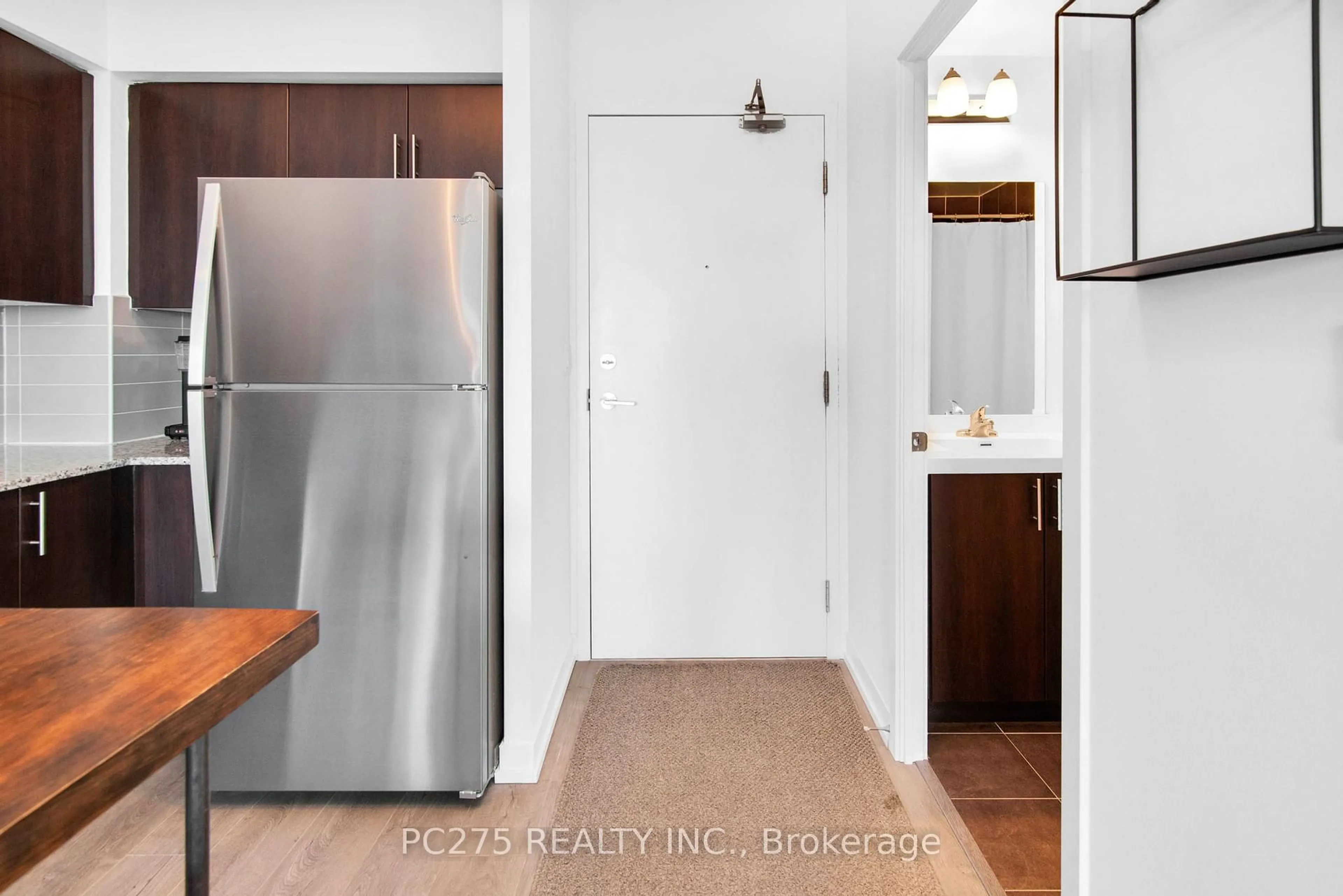 Indoor entryway for 1410 Dupont St #2708, Toronto Ontario M6H 0B6
