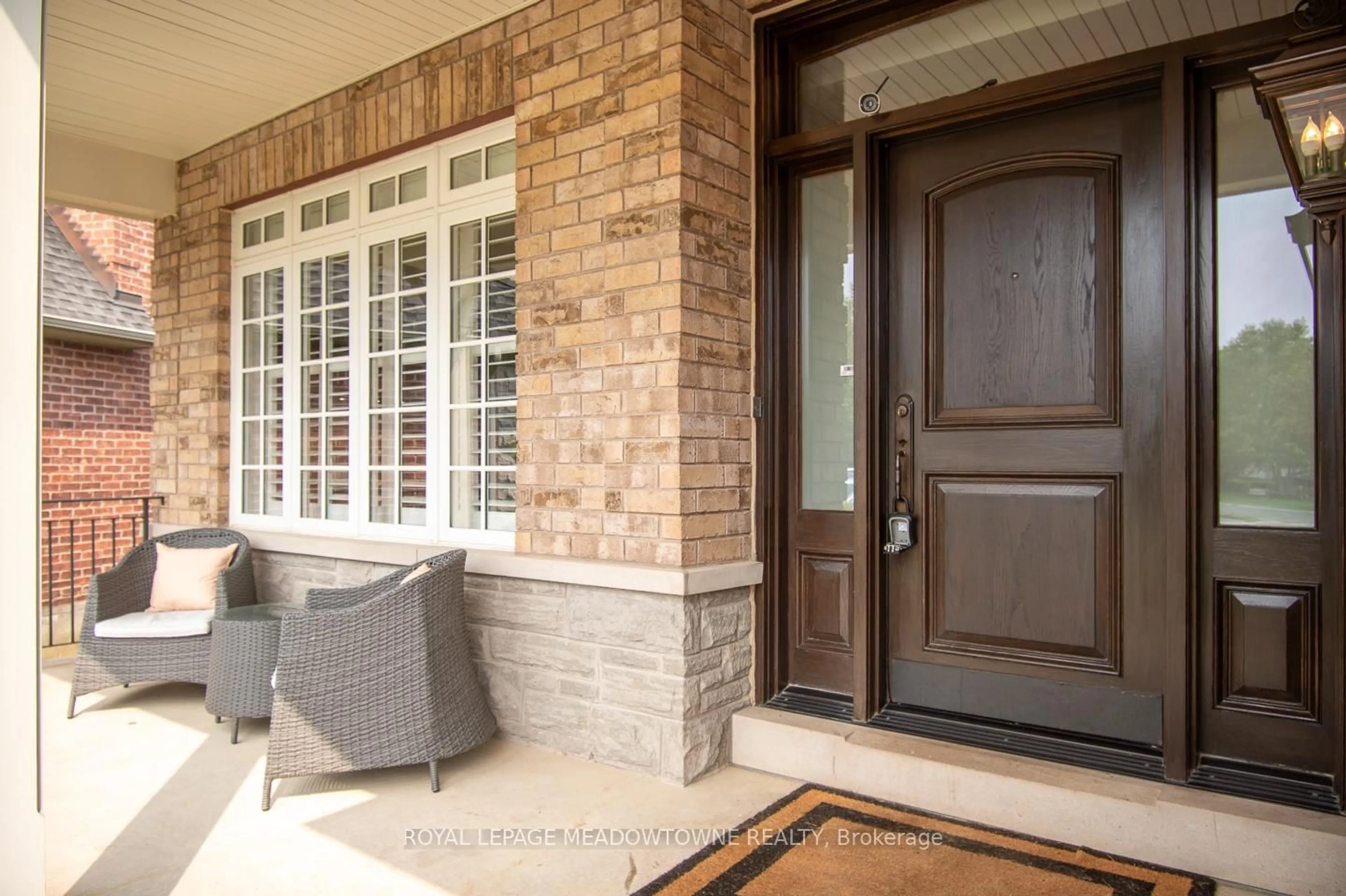 Indoor entryway for 20 View Point Circ, Halton Hills Ontario L7G 6P2
