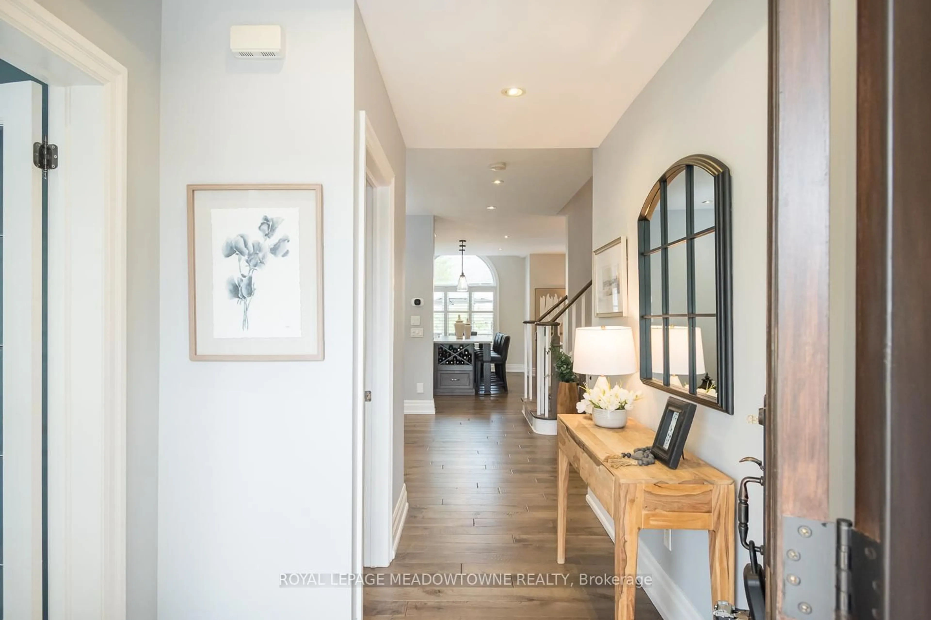 Indoor entryway for 20 View Point Circ, Halton Hills Ontario L7G 6P2
