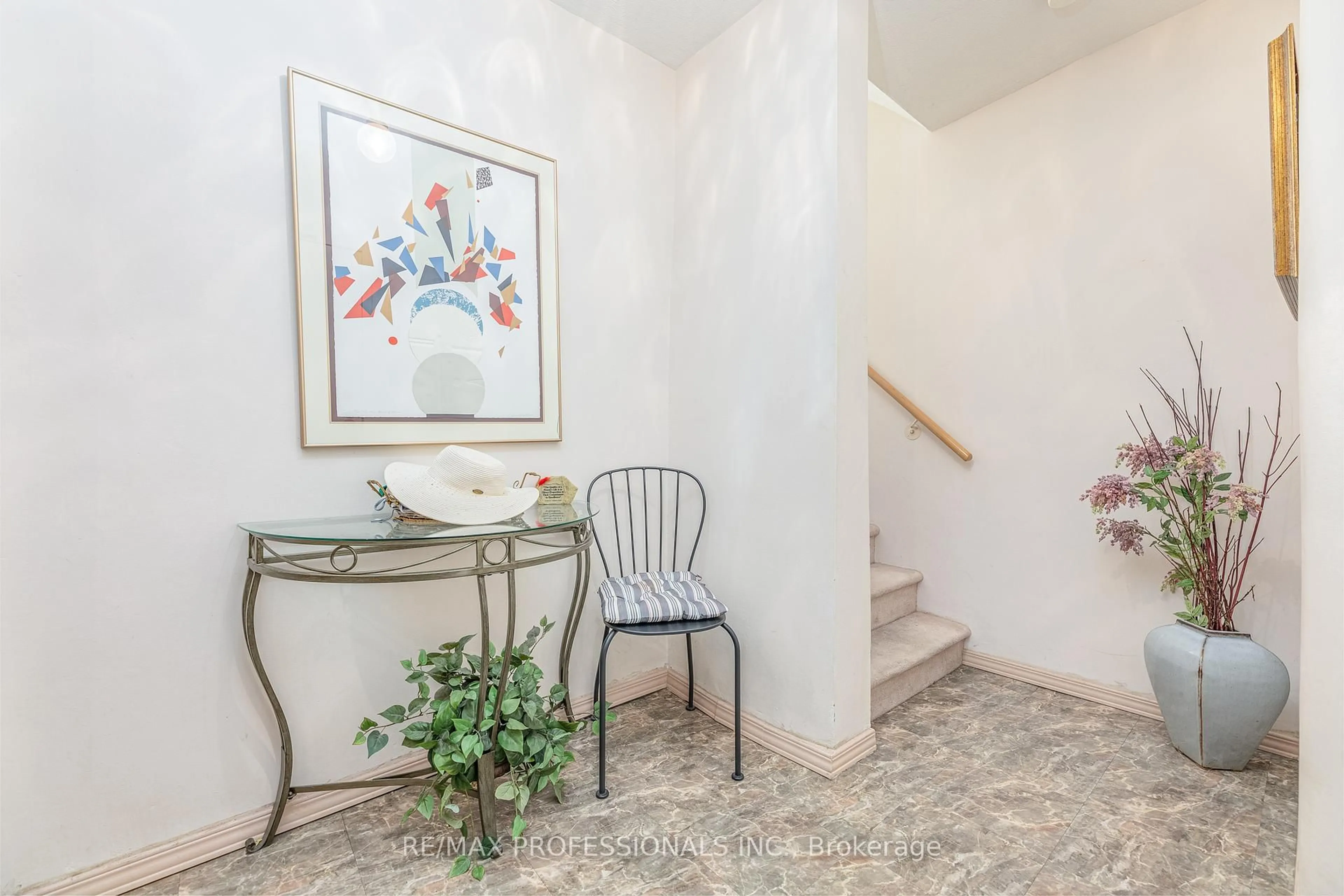Indoor entryway for 11 Wincott Dr #907, Toronto Ontario M9R 2R9