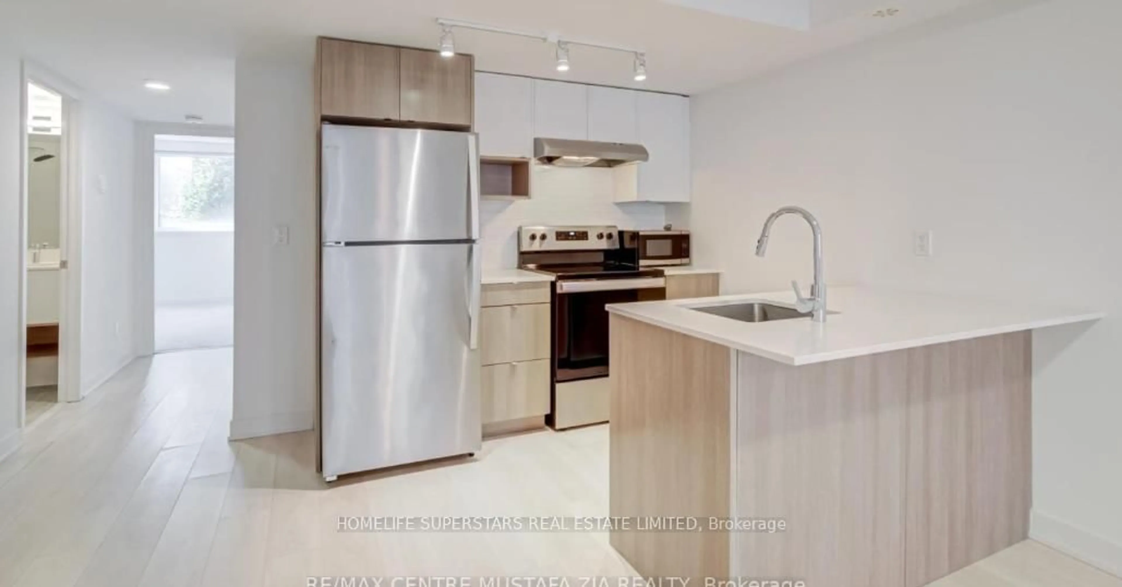 Standard kitchen, unknown for 1411 cooke Blvd #412, Burlington Ontario L7T 4A8