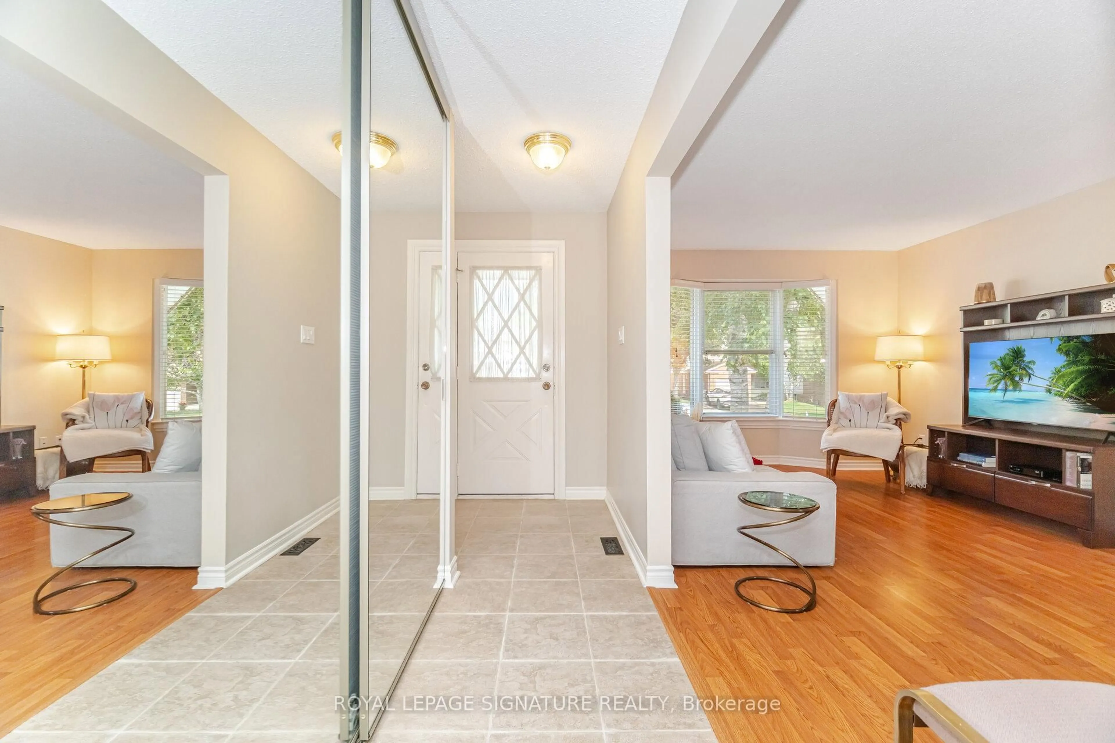 Indoor entryway for 4204 Wheelwright Cres, Mississauga Ontario L5L 2X6