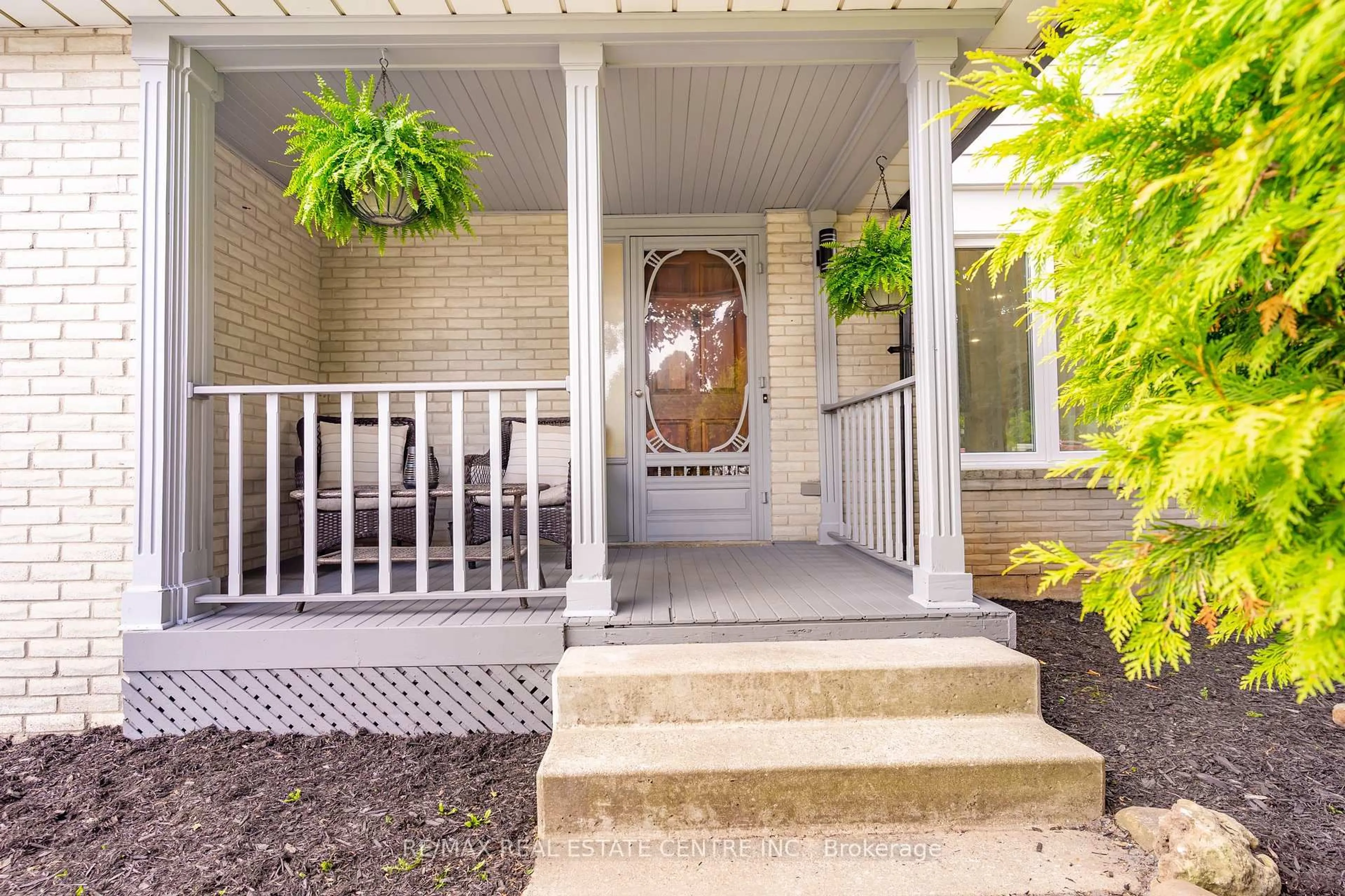Indoor entryway for 101 Church St, Orangeville Ontario L9W 1P3
