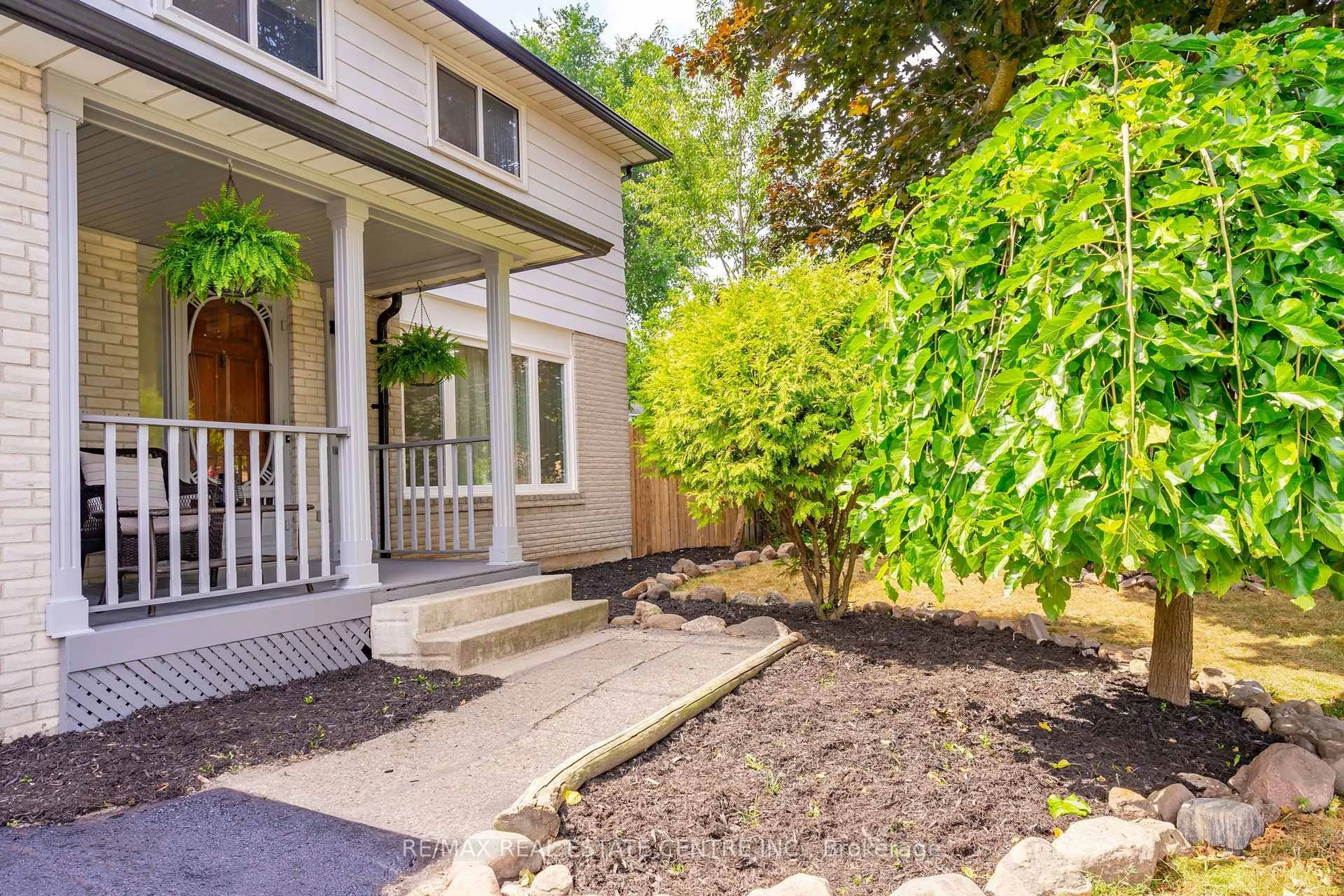 Patio, street for 101 Church St, Orangeville Ontario L9W 1P3