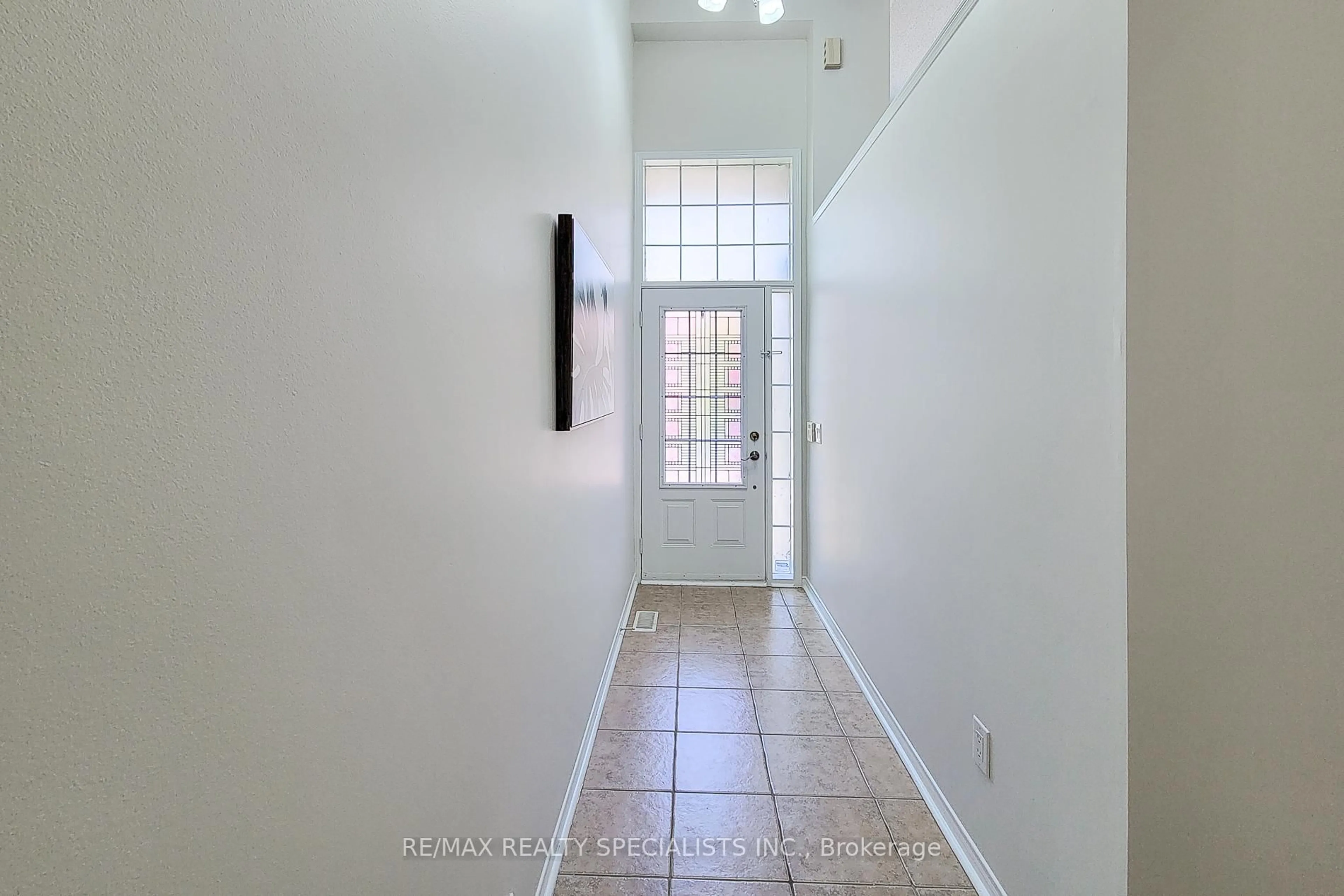 Indoor entryway for 3434 REDPATH Circ, Mississauga Ontario L5N 8R7