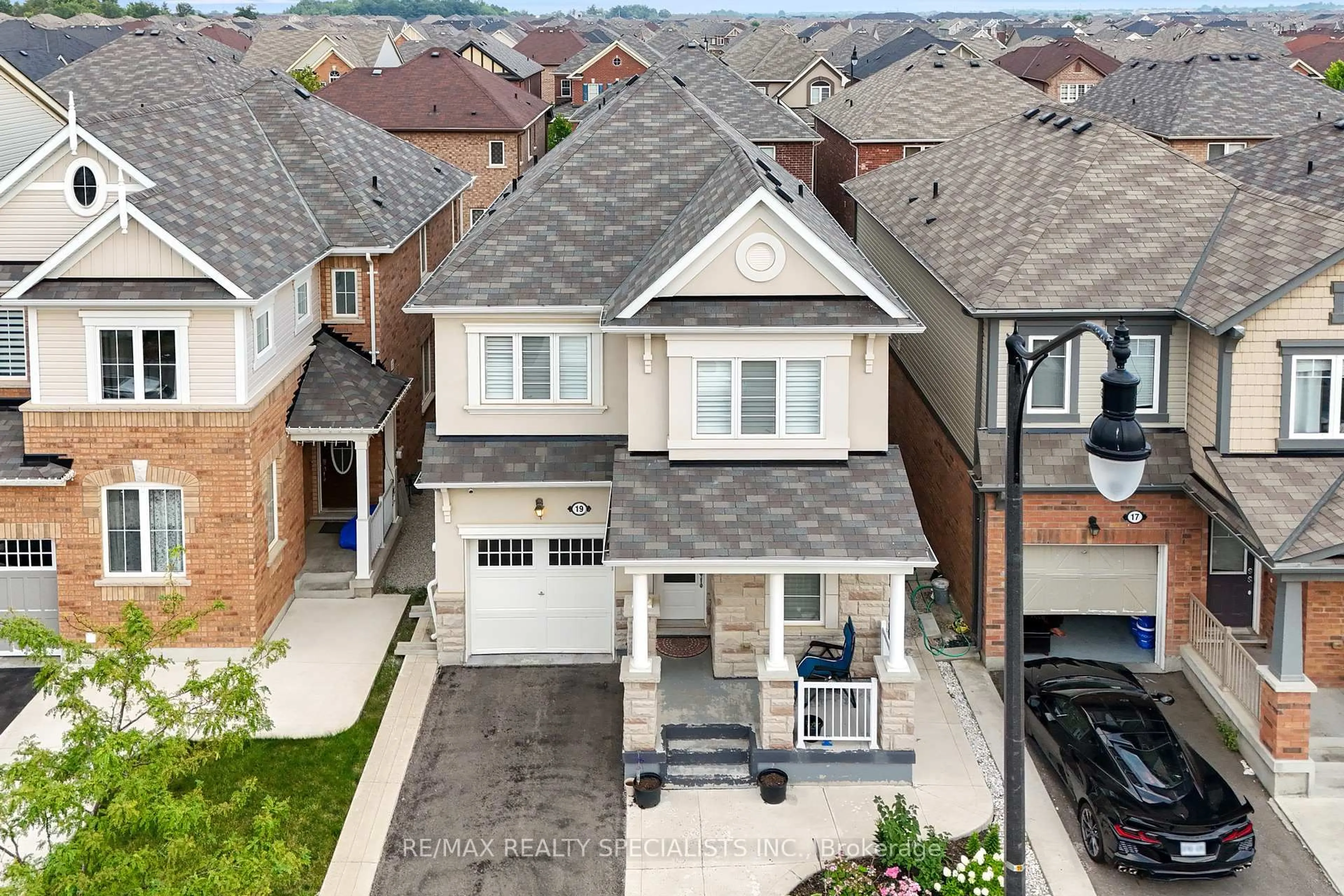 A pic from outside/outdoor area/front of a property/back of a property/a pic from drone, street for 19 Troyer St, Brampton Ontario L7A 4T4