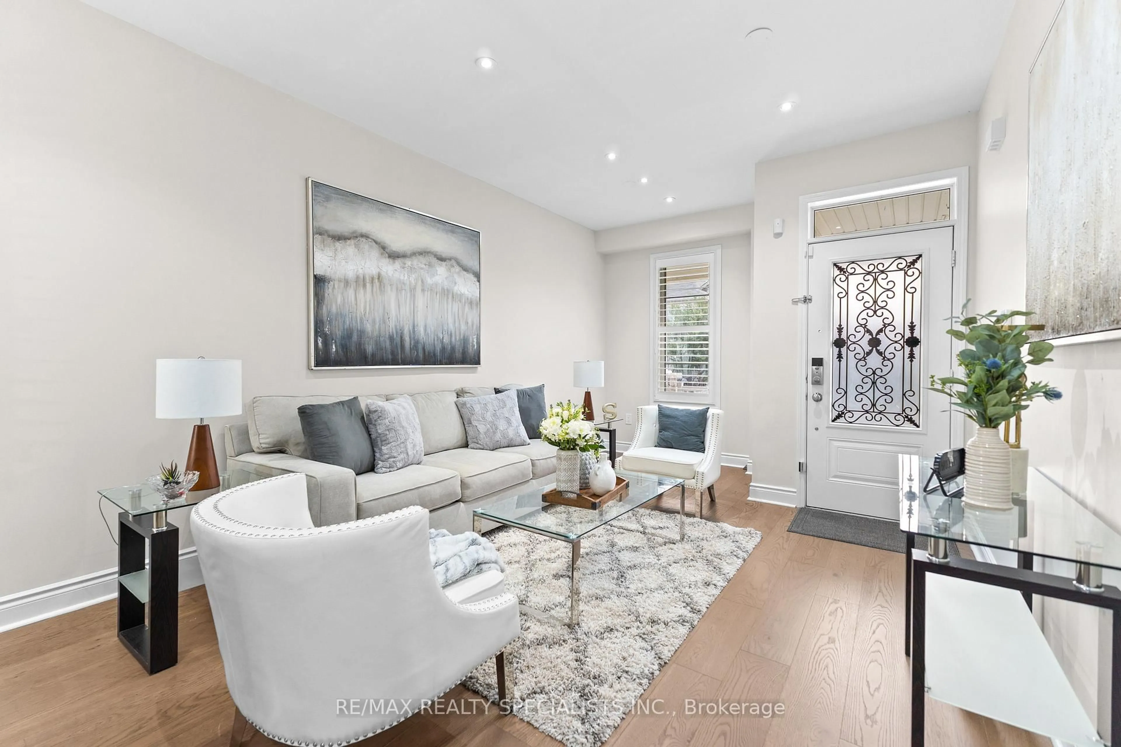 Living room with furniture, unknown for 19 Troyer St, Brampton Ontario L7A 4T4