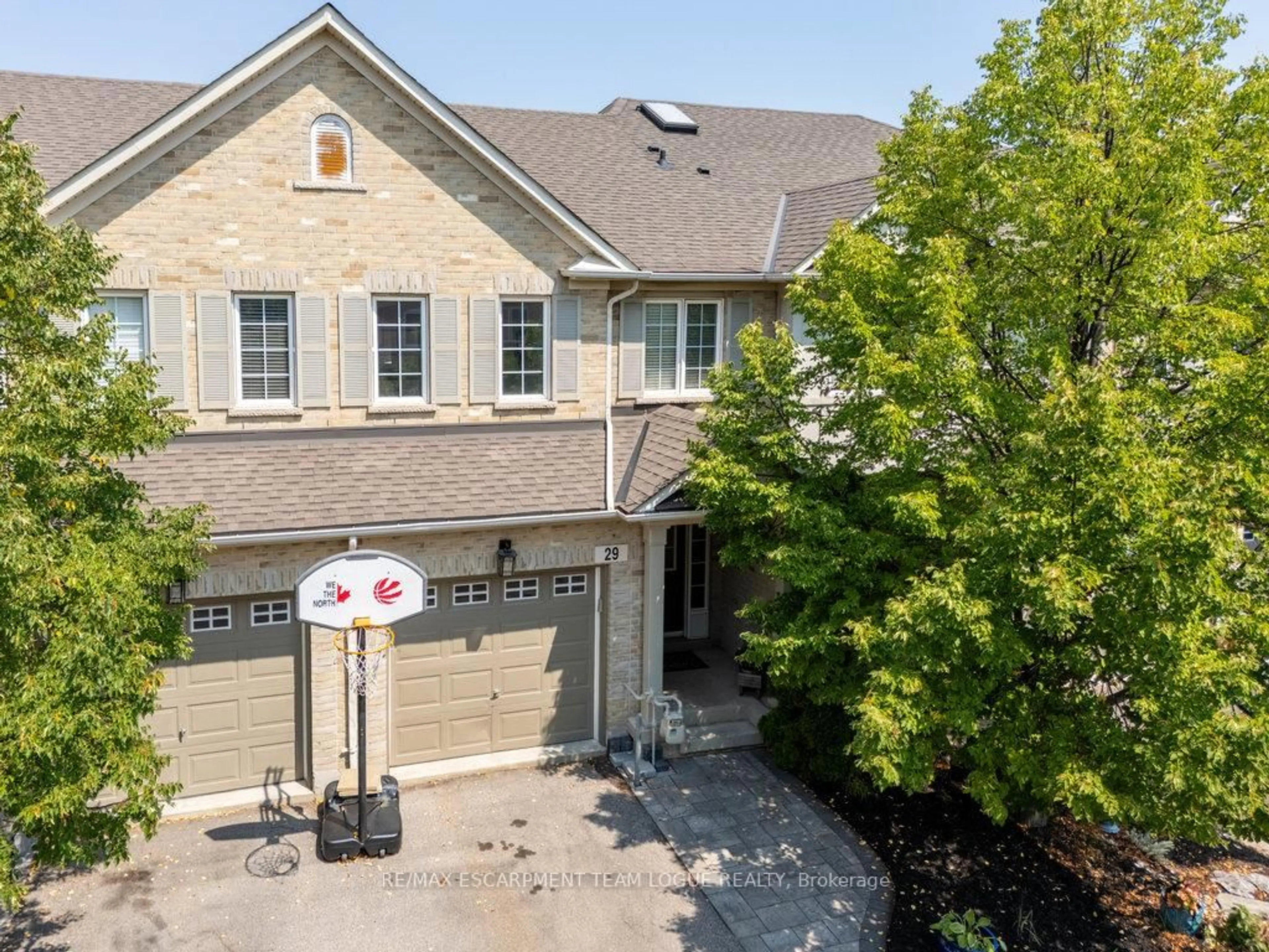 A pic from outside/outdoor area/front of a property/back of a property/a pic from drone, street for 2511 Boros Rd #29, Burlington Ontario L7M 5B2