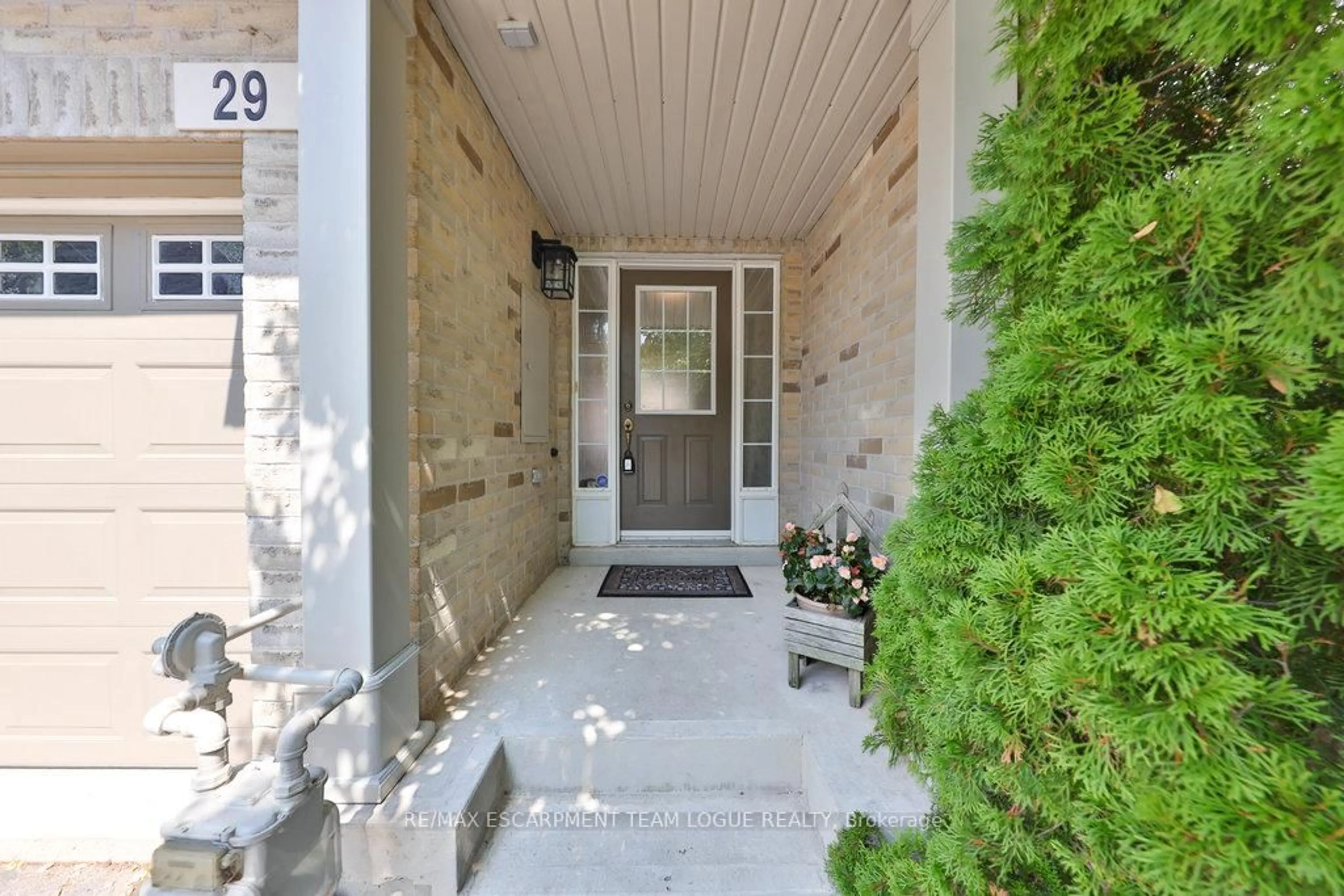 Indoor entryway for 2511 Boros Rd #29, Burlington Ontario L7M 5B2