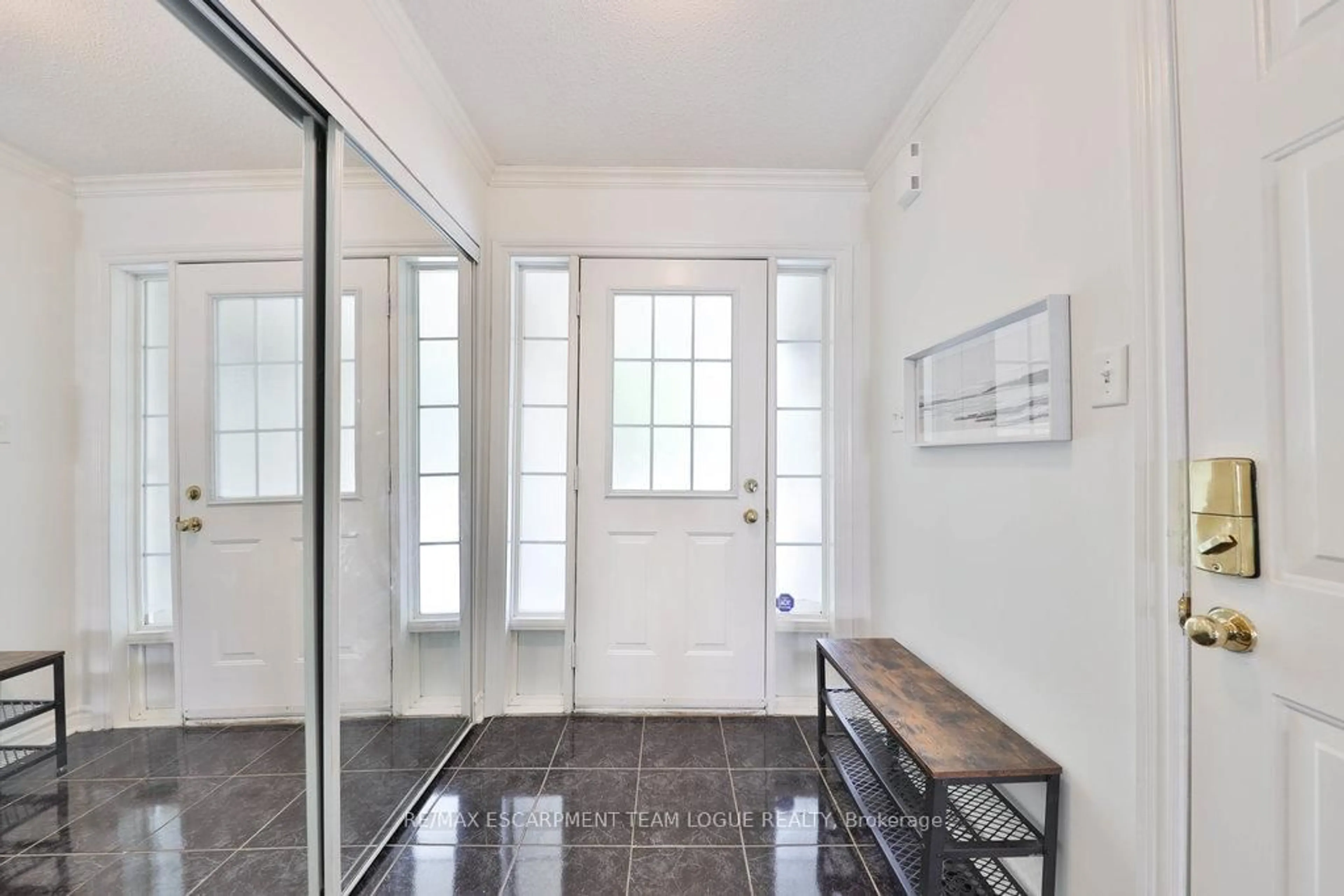 Indoor entryway for 2511 Boros Rd #29, Burlington Ontario L7M 5B2