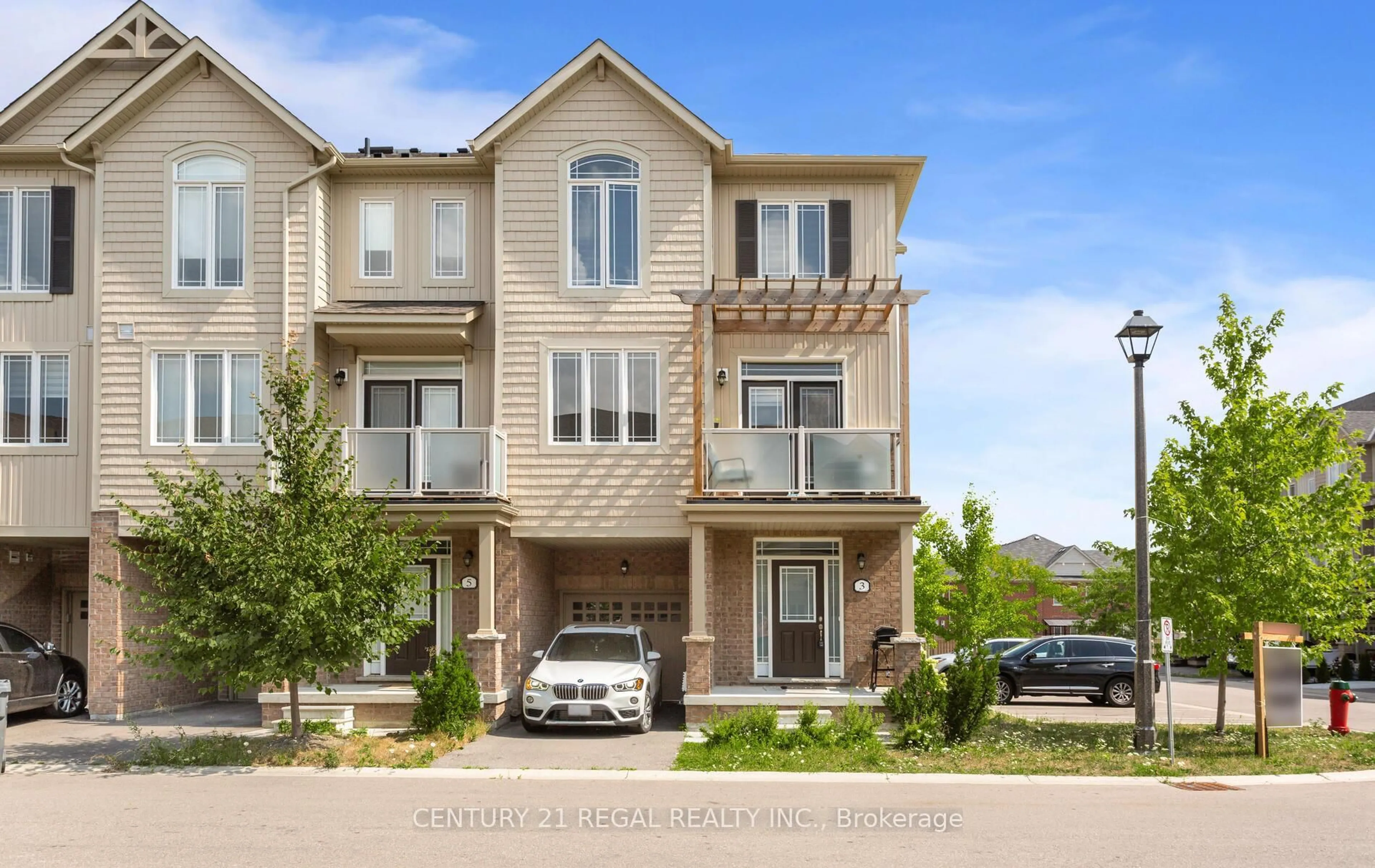 Home with vinyl exterior material, street for 3 Glasson Lane, Caledon Ontario L7C 4H2