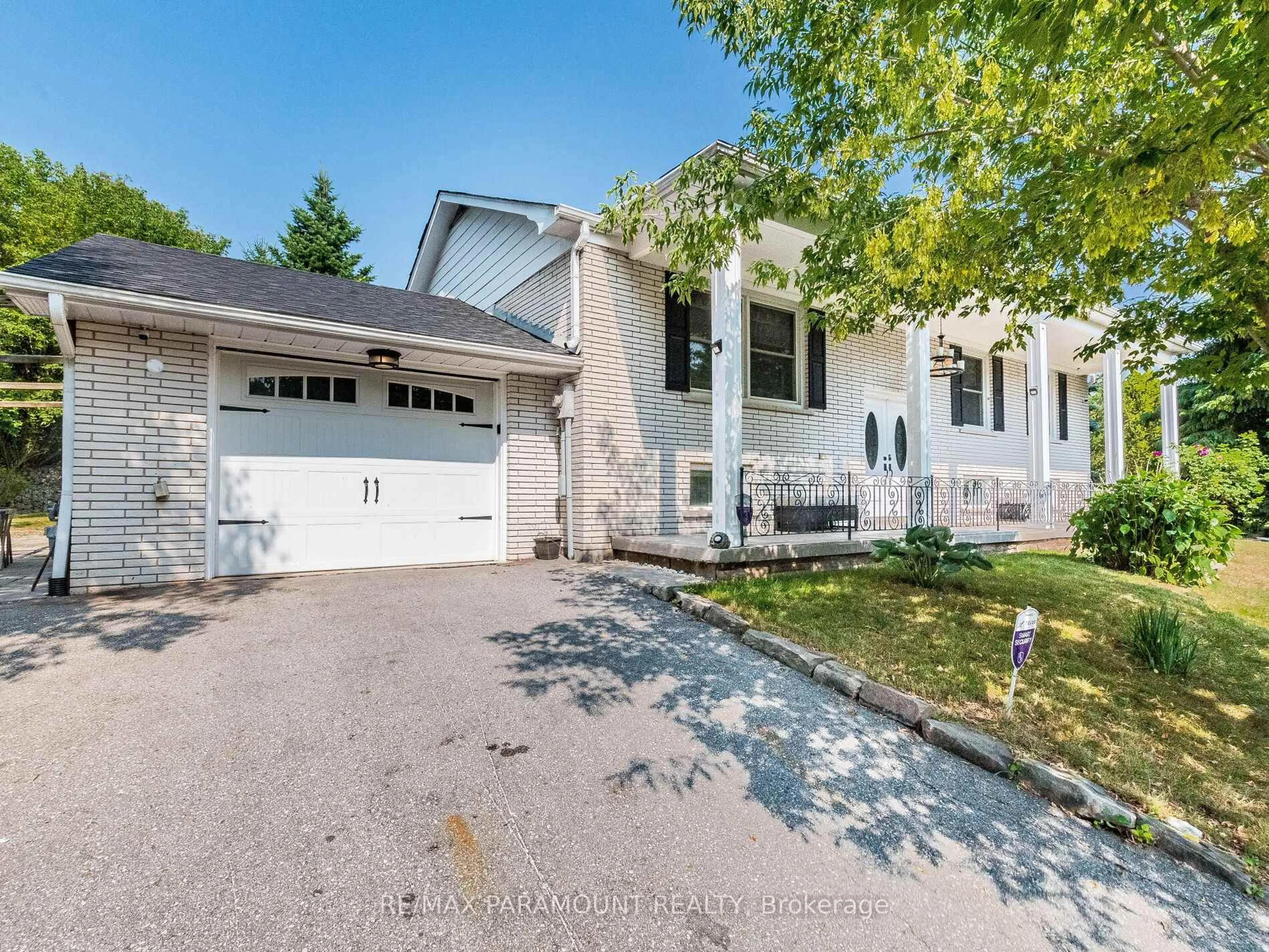 Home with brick exterior material, street for 14 King St, Caledon Ontario L7C 1N8