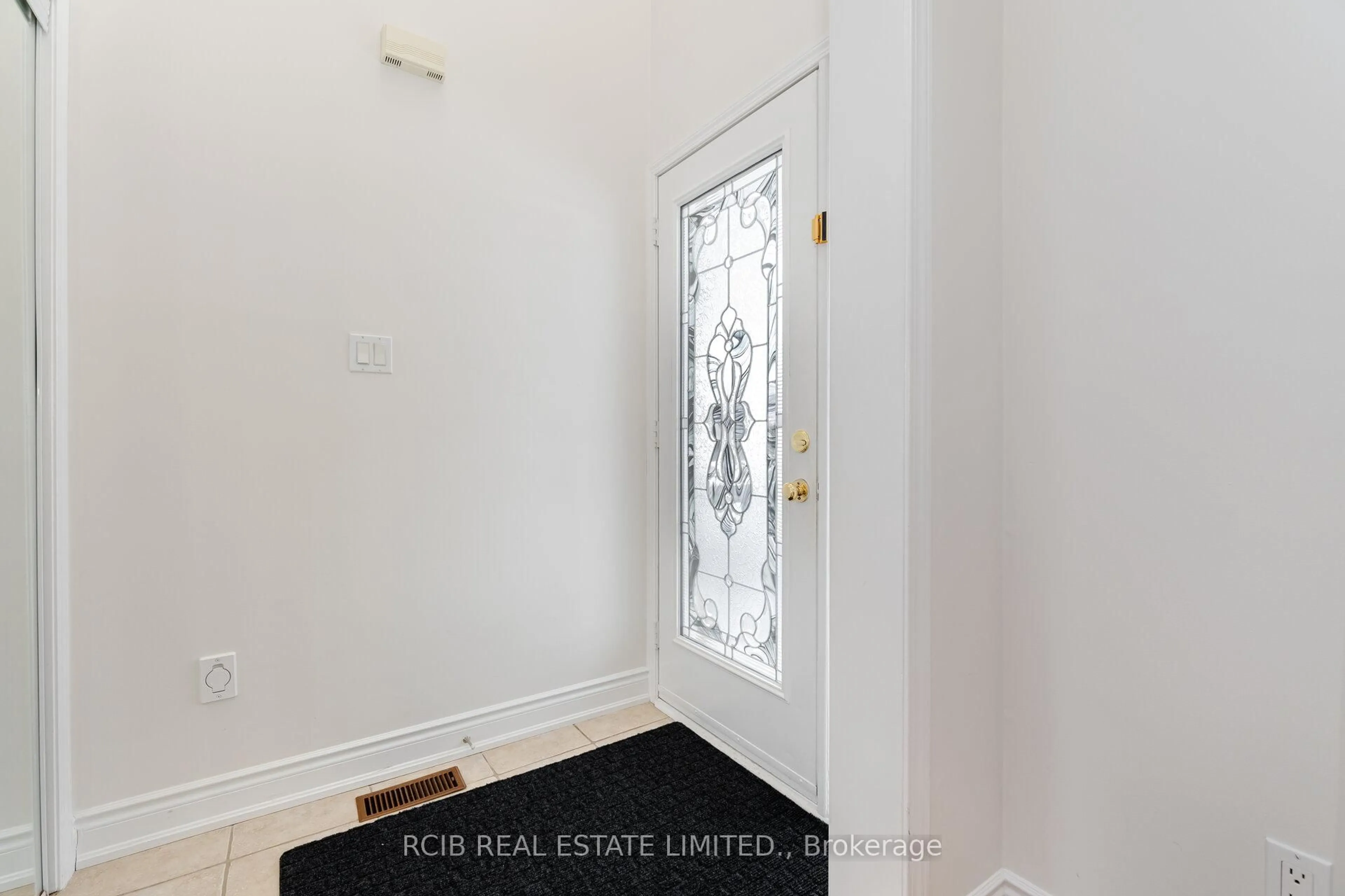 Indoor entryway for 36 Orangegrove Dr, Brampton Ontario L7A 3N4