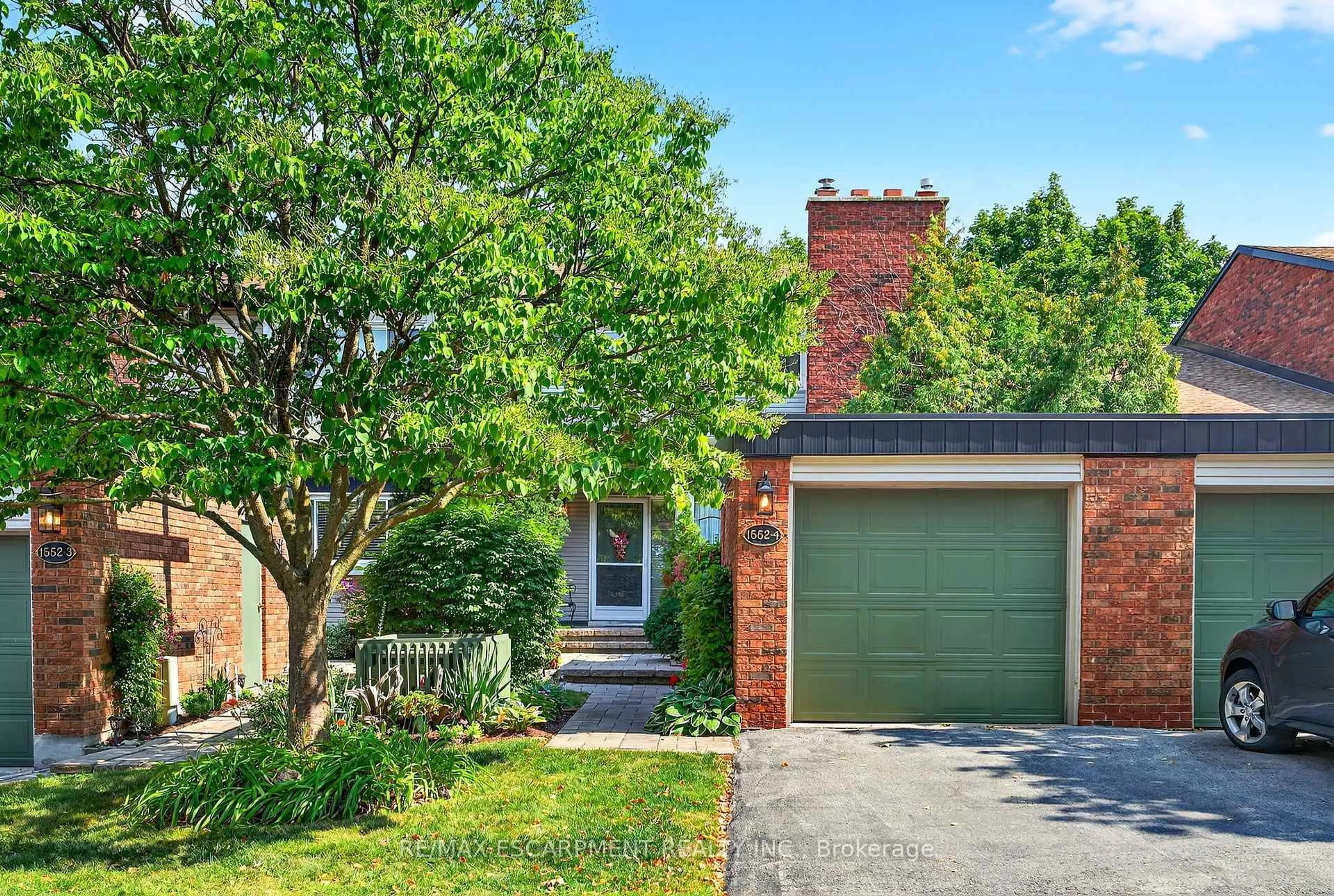 Home with brick exterior material, street for 1552 Kerns Rd #4, Burlington Ontario L7P 3A7