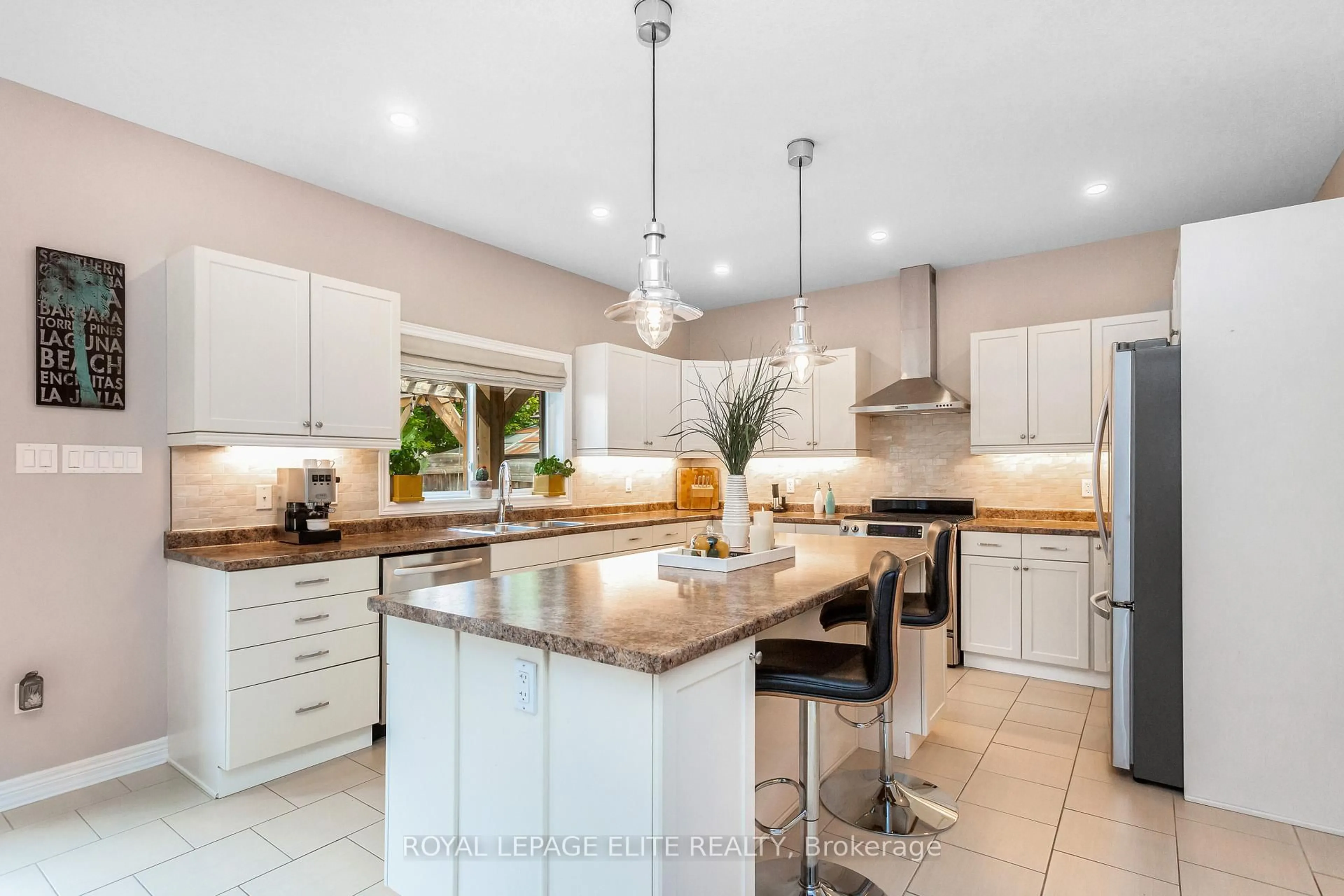 Open concept kitchen, ceramic/tile floor for 49 PRESTON Dr, Orangeville Ontario L9W 4K3