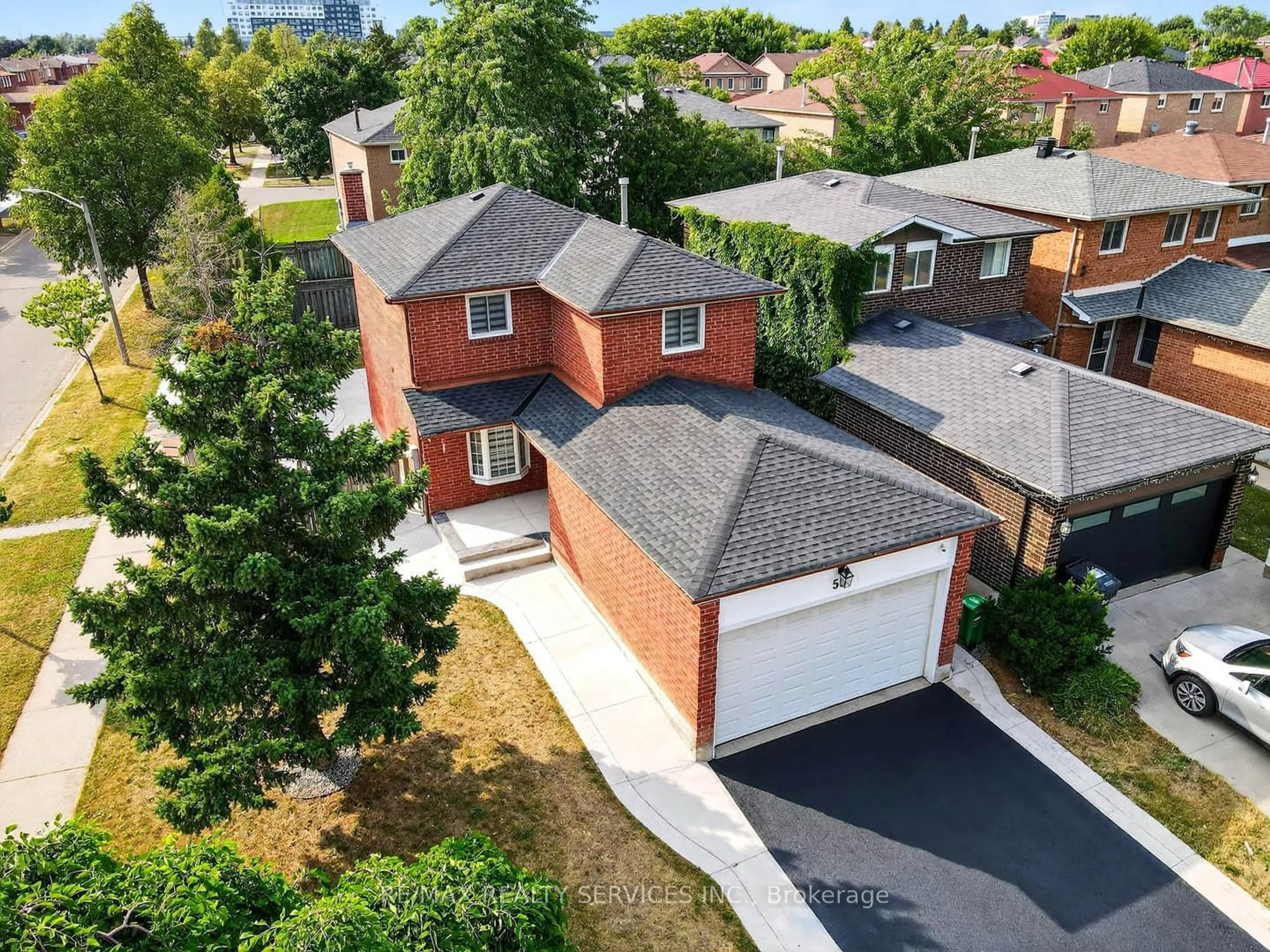 A pic from outside/outdoor area/front of a property/back of a property/a pic from drone, street for 55 Mcgraw Ave, Brampton Ontario L6X 3M5