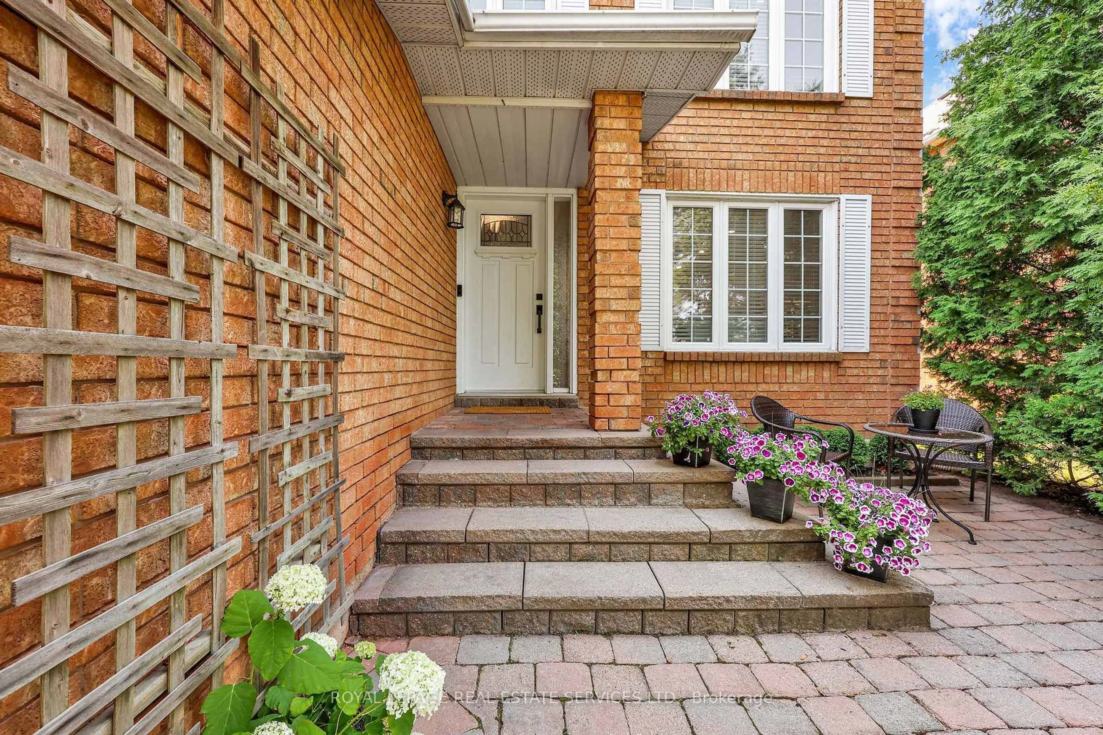 Home with brick exterior material, street for 1062 Glenbrook Ave, Oakville Ontario L6H 4A3