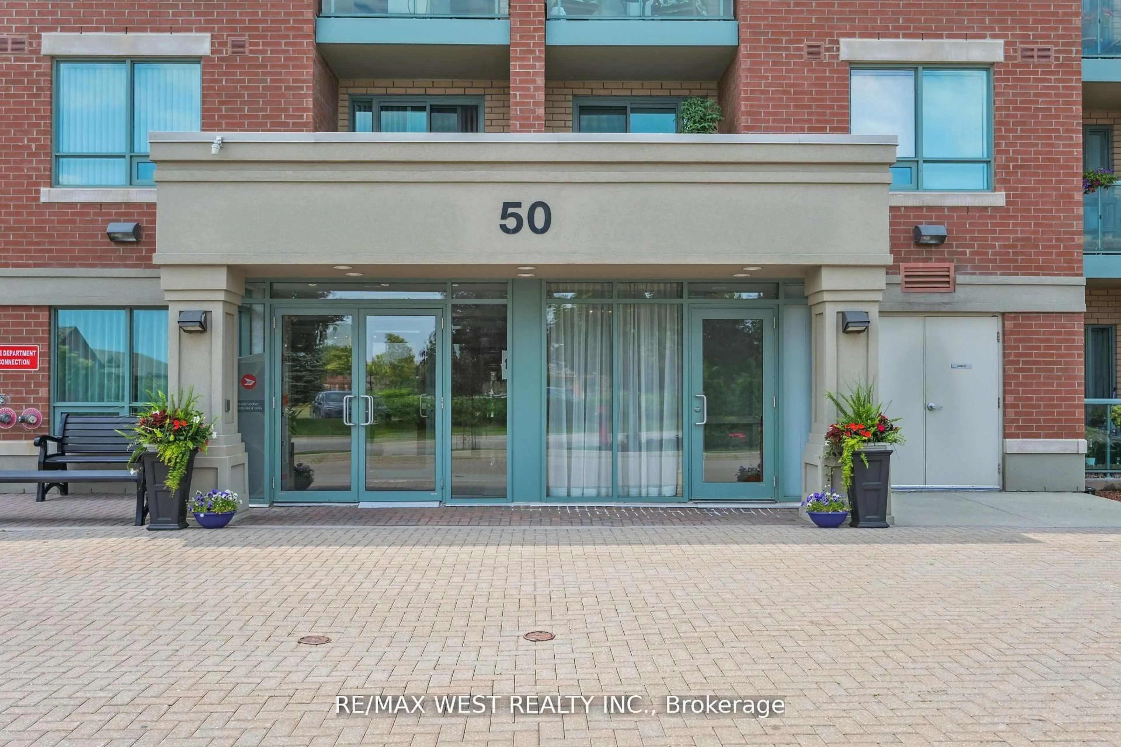Indoor foyer for 50 Via Rosedale #117, Brampton Ontario L6R 3Z7