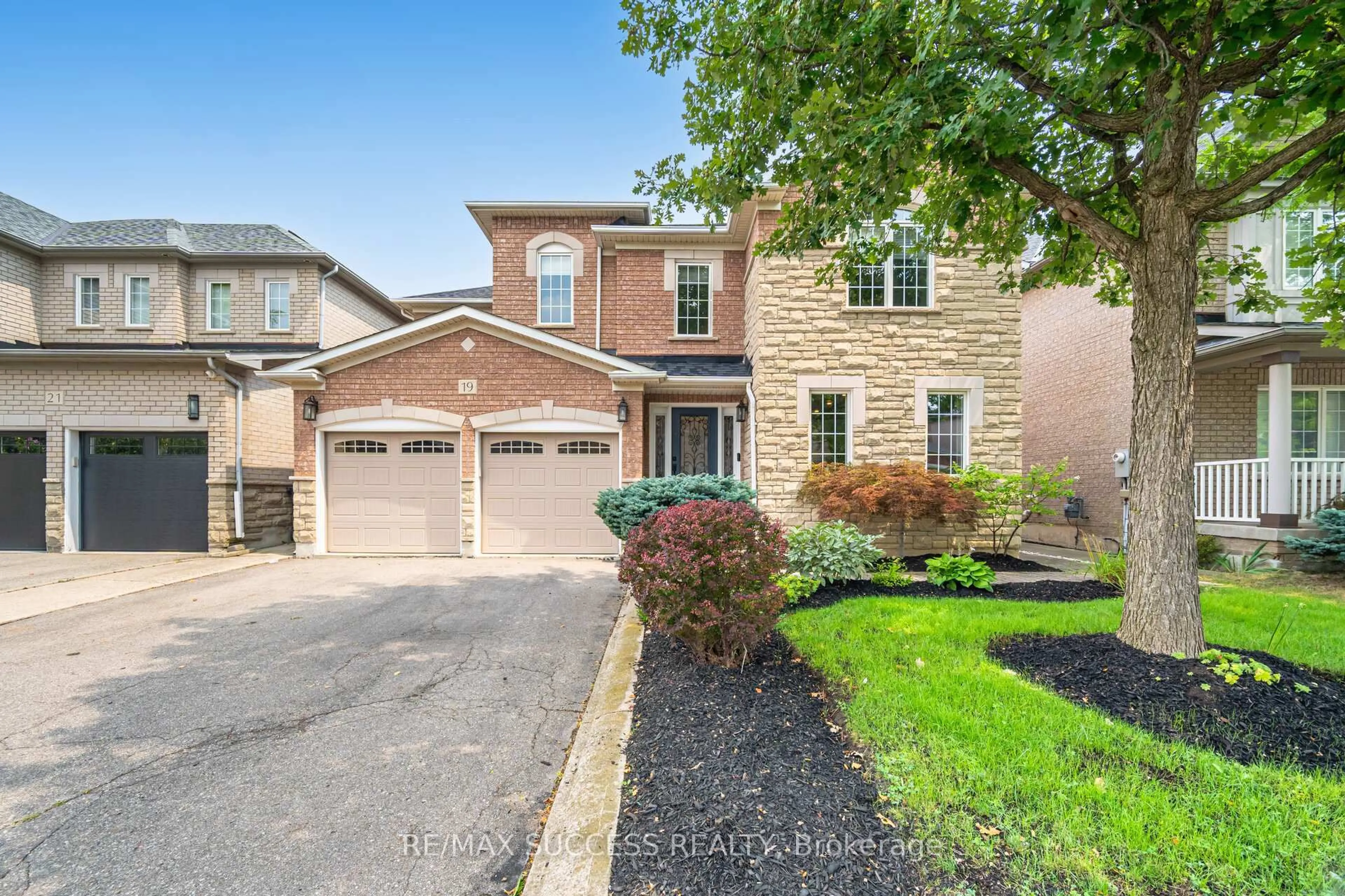 Home with brick exterior material, street for 19 Sawston Circ, Brampton Ontario L7A 2N7
