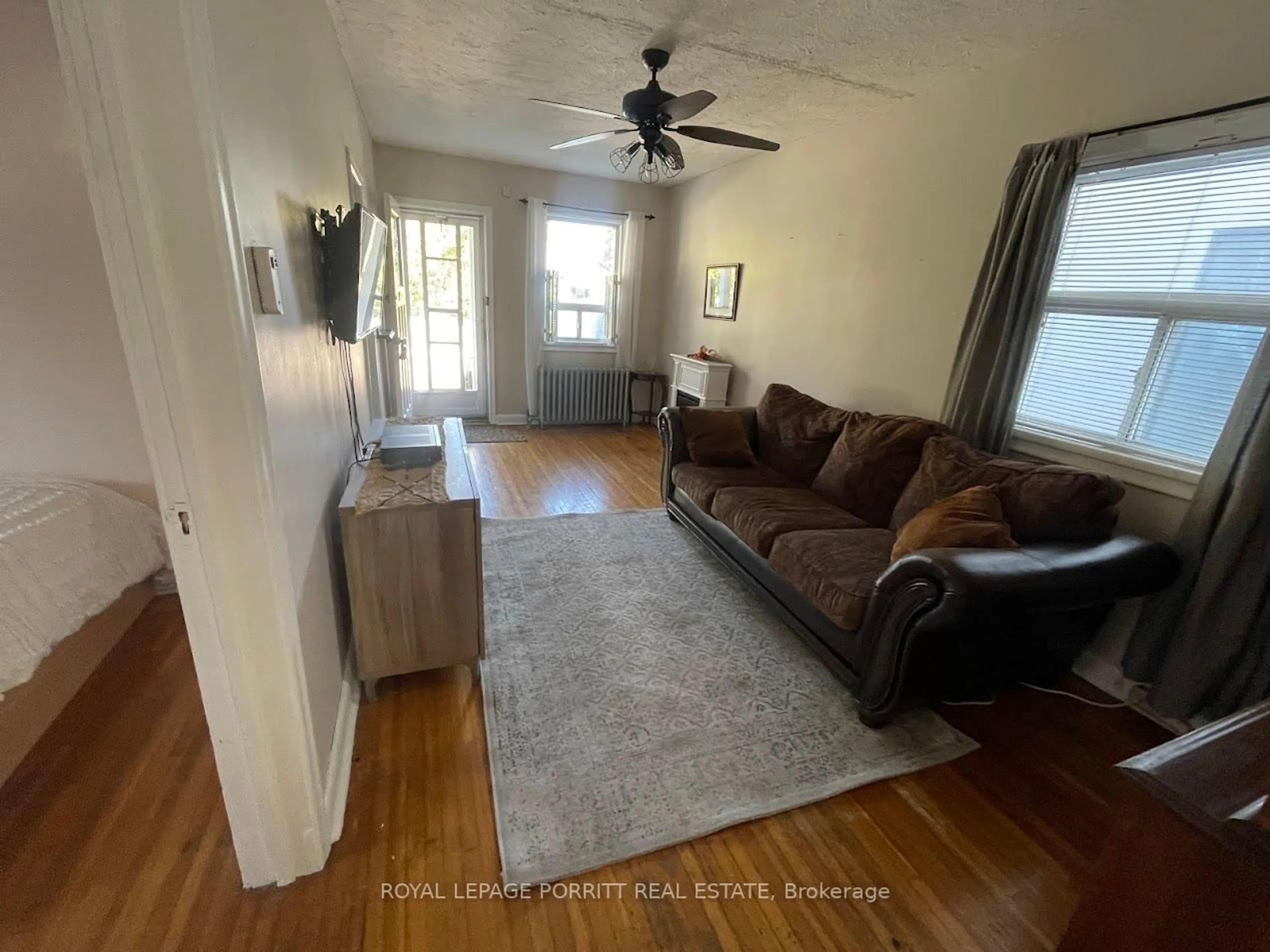 Living room with furniture, unknown for 44 Twentieth St, Toronto Ontario M8V 3L6