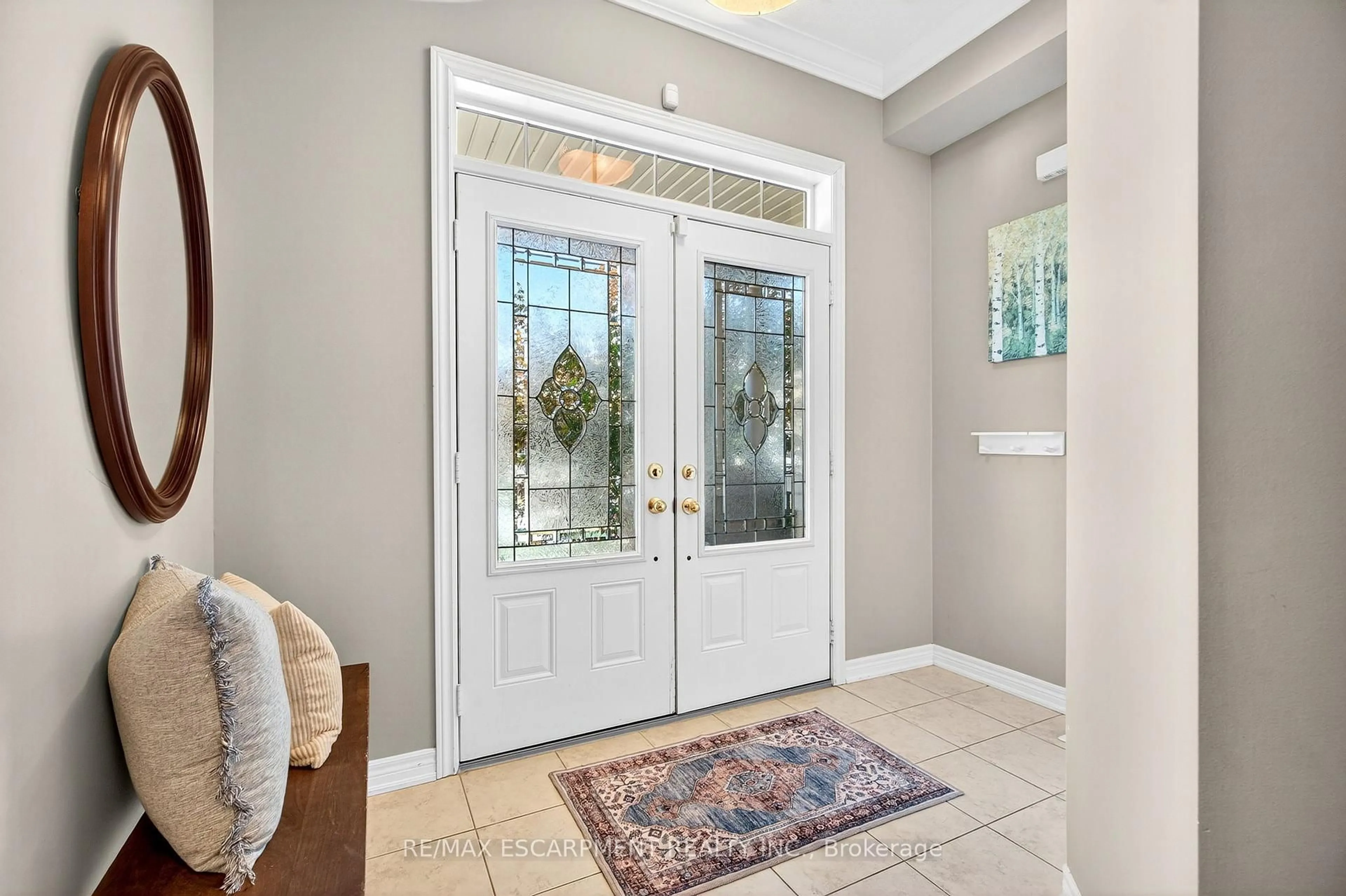 Indoor entryway for 4639 KEARSE St, Burlington Ontario L7M 0K7
