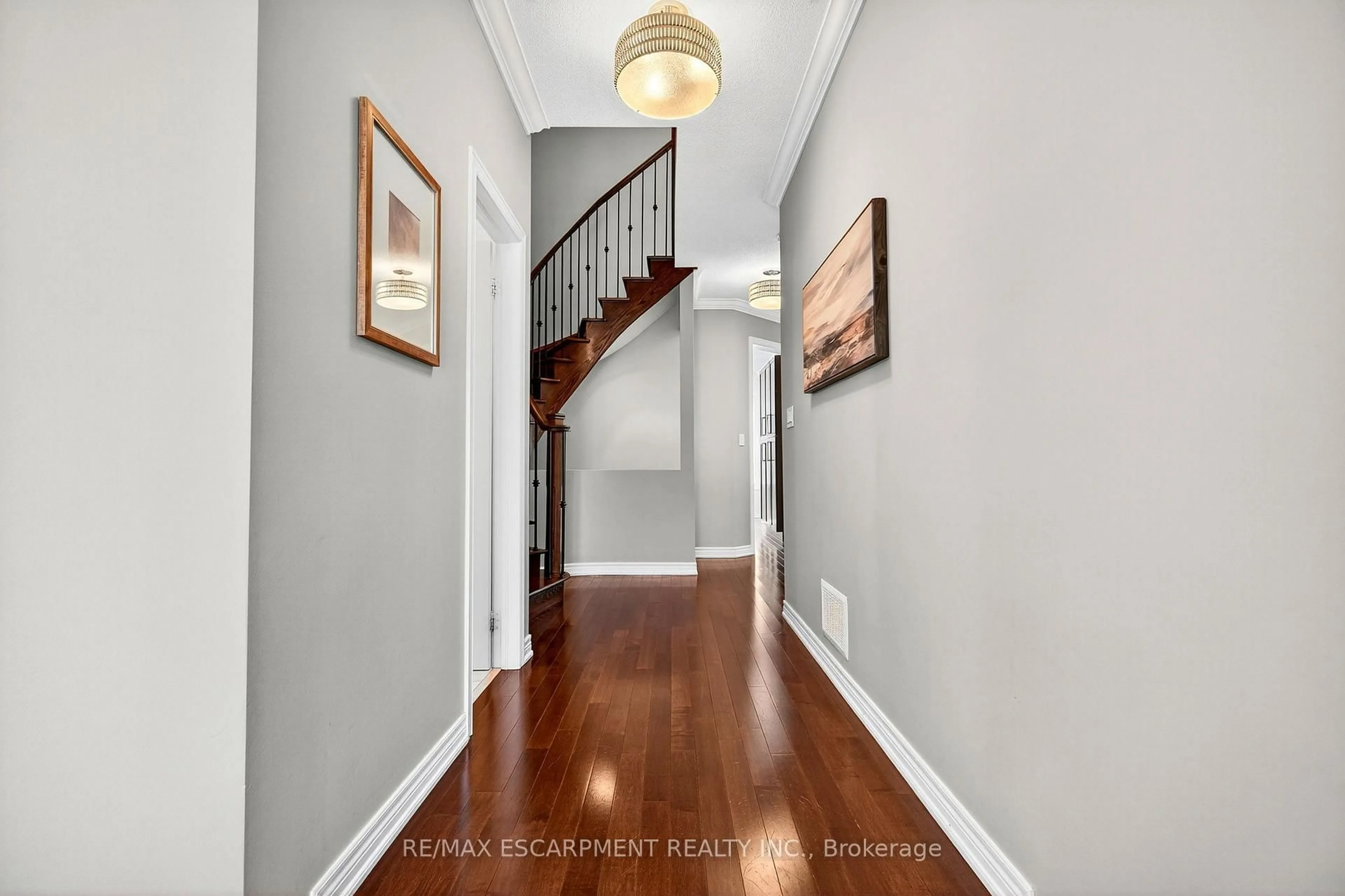 Indoor entryway for 4639 KEARSE St, Burlington Ontario L7M 0K7