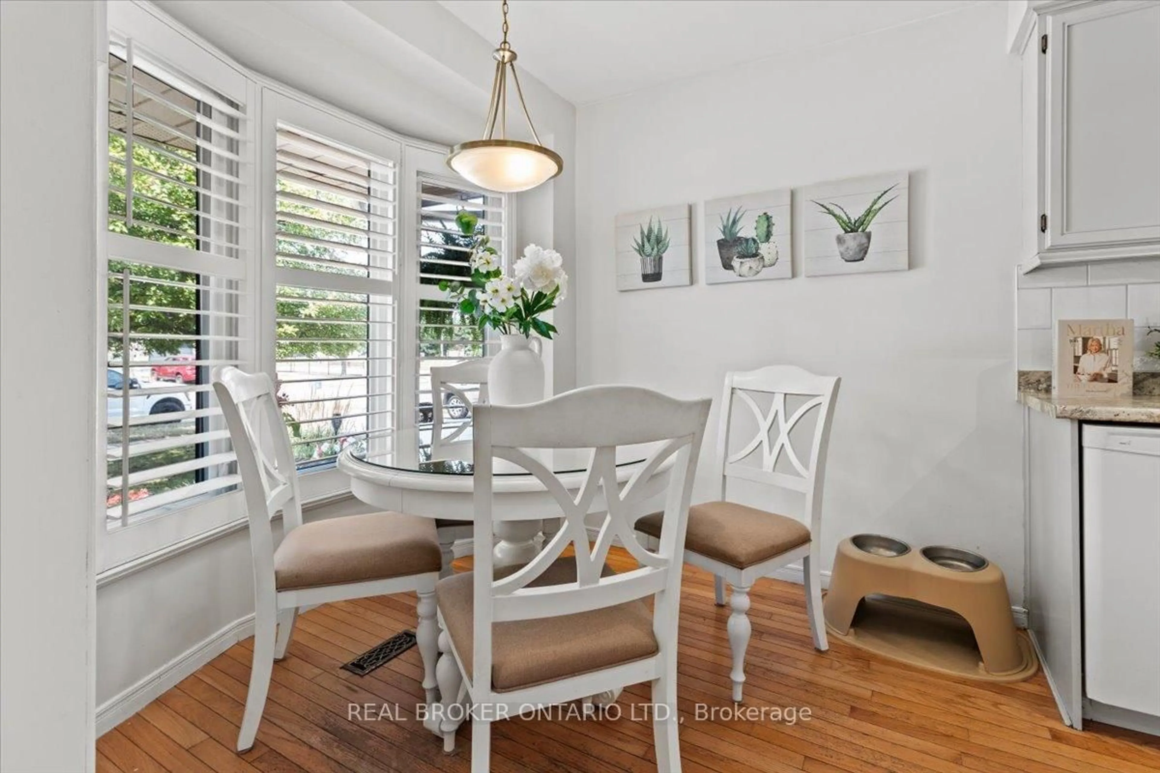 Dining room, unknown for 2257 Silverbirch Crt, Burlington Ontario L7M 3H2
