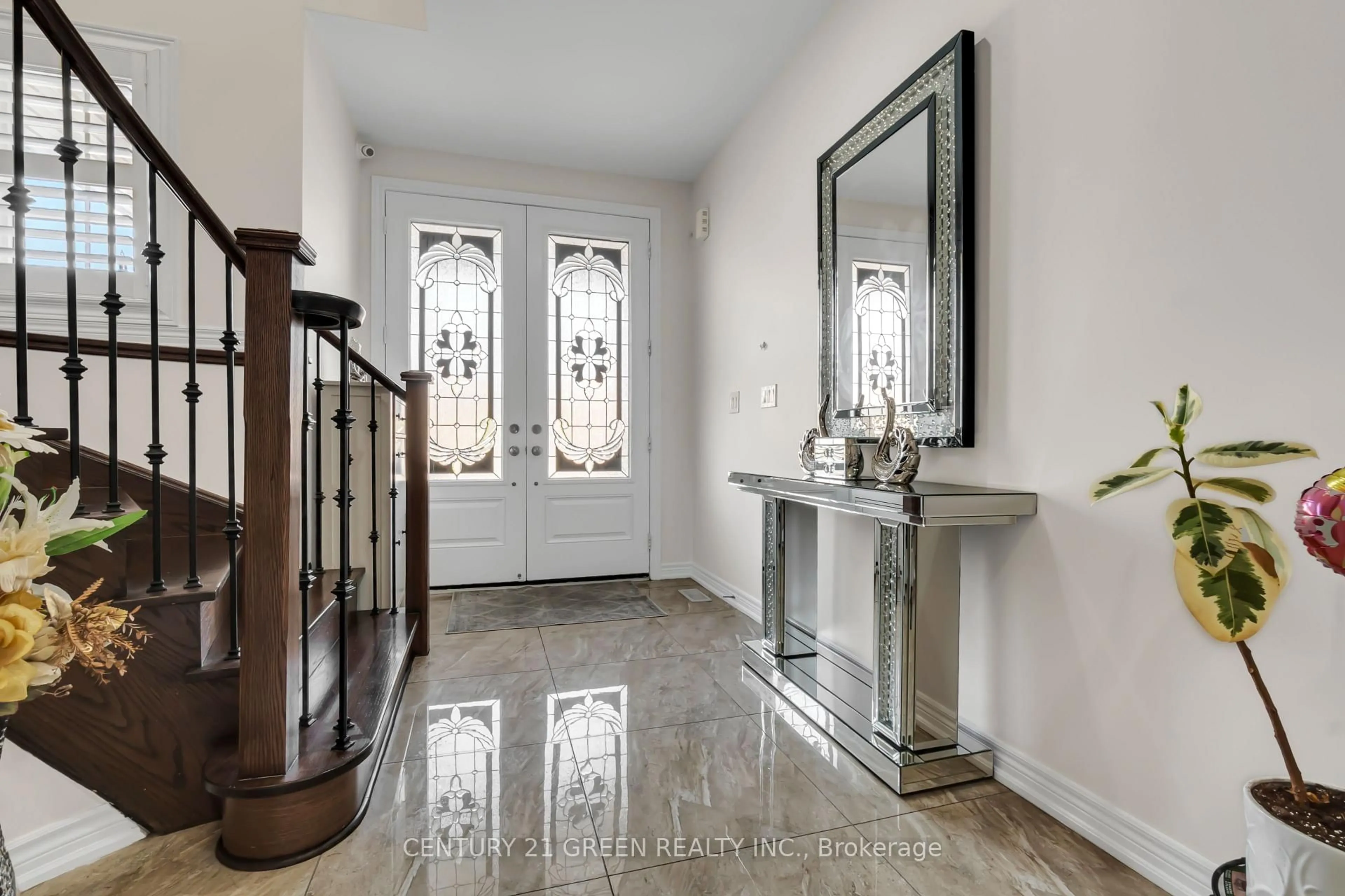 Indoor foyer for 16 Idol Rd, Brampton Ontario L6X 0Y9