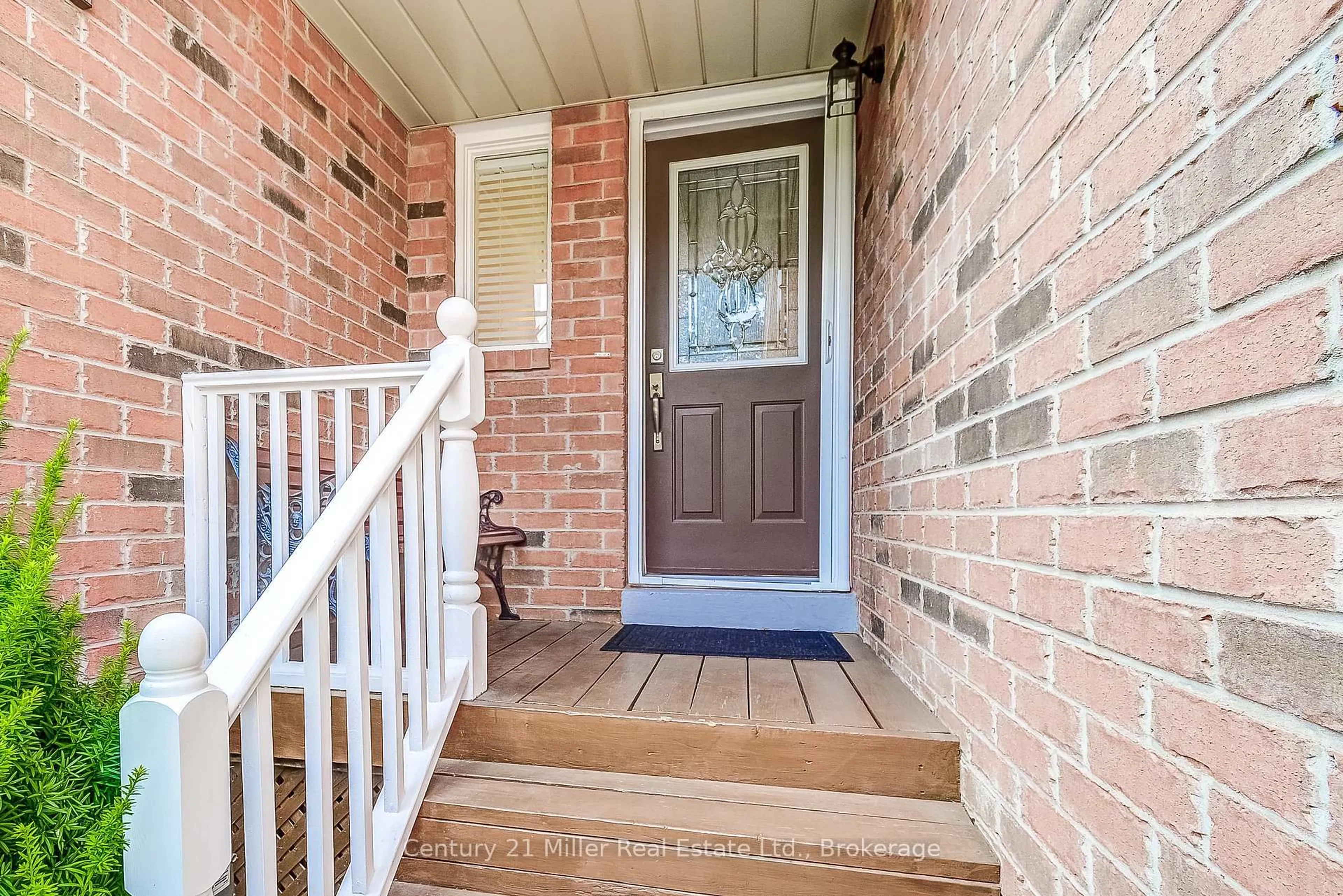 Indoor entryway for 5111 Thornburn Dr, Burlington Ontario L7L 6K2
