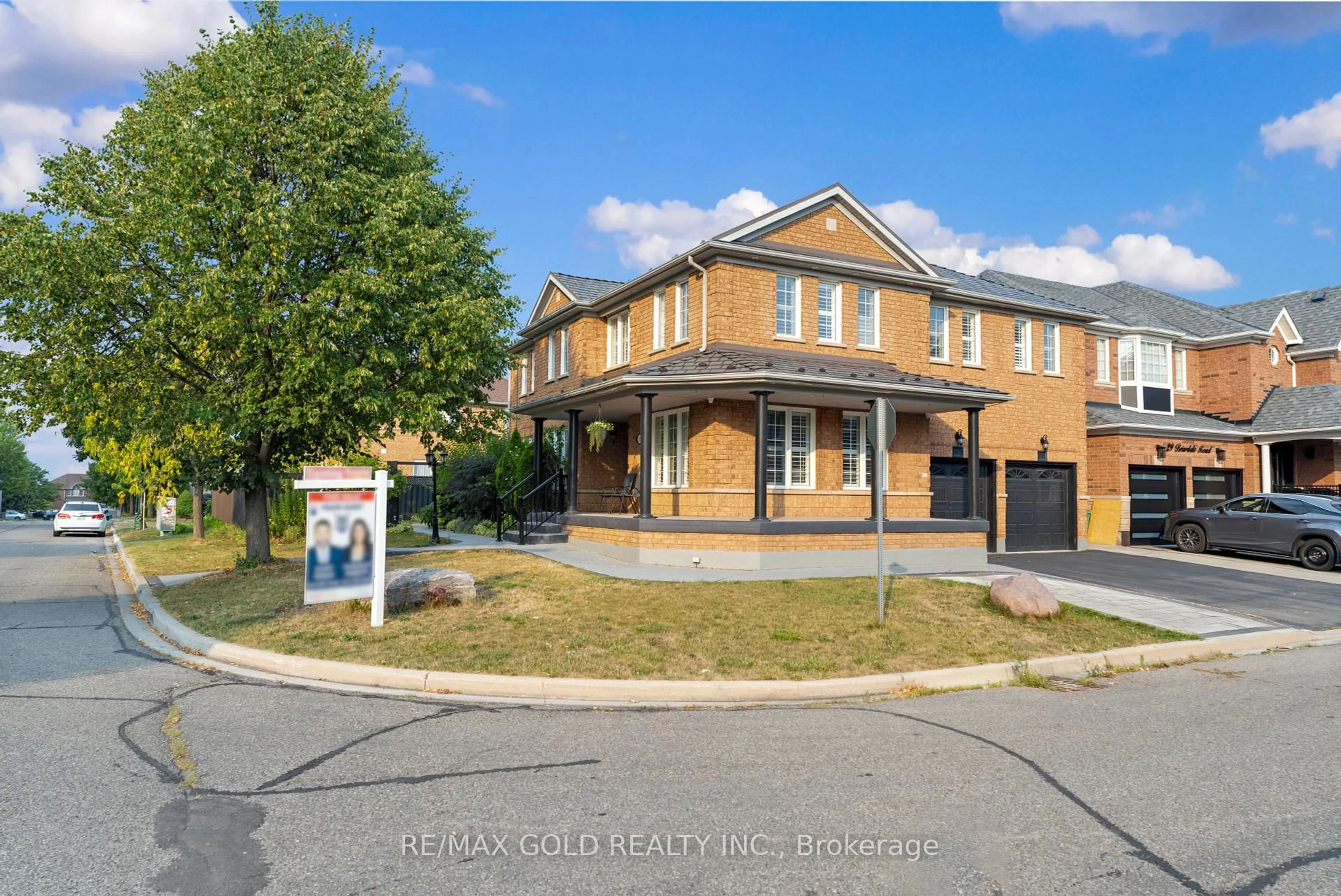A pic from outside/outdoor area/front of a property/back of a property/a pic from drone, street for 52 LINDERWOOD Dr, Brampton Ontario L7A 1S4