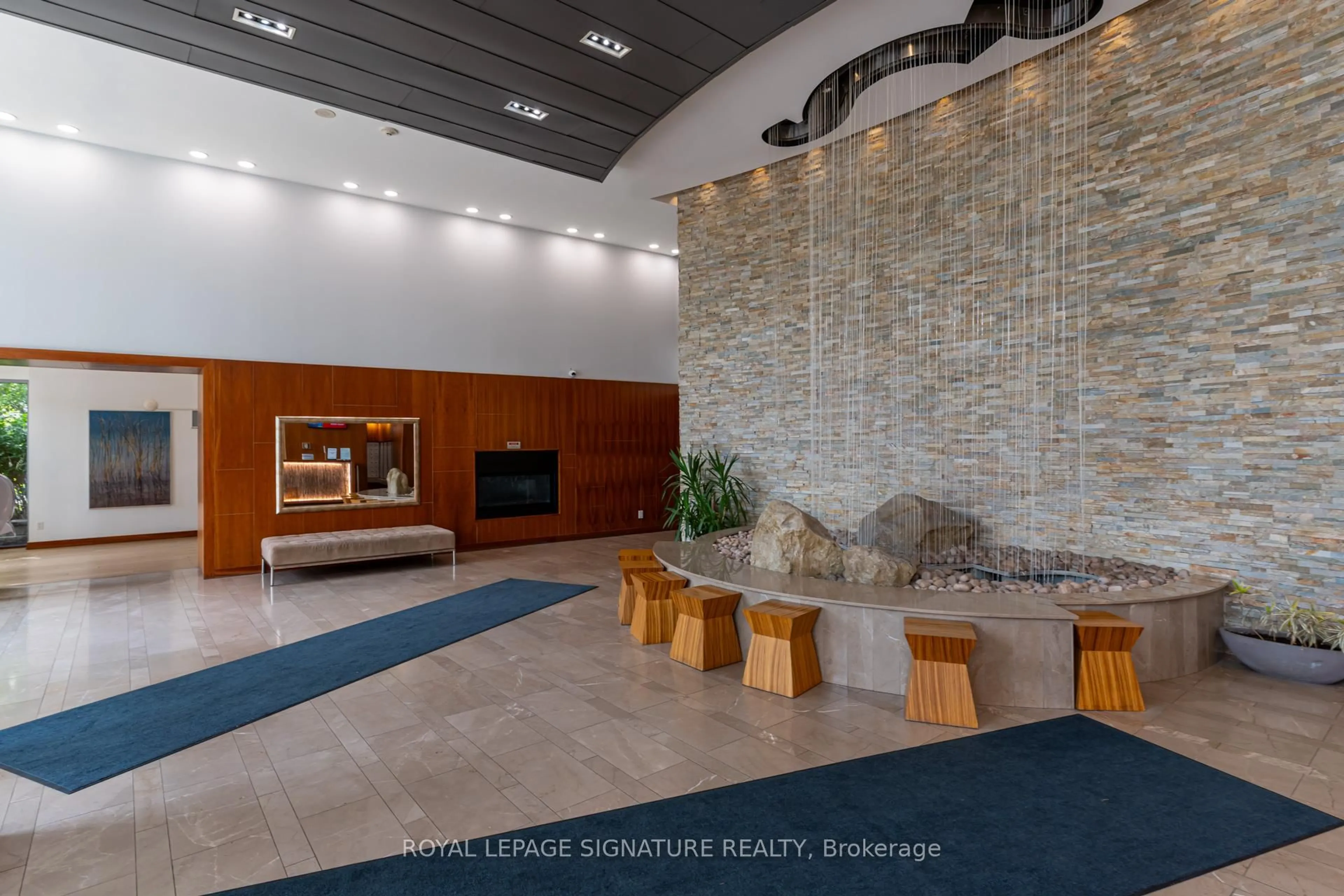 Lobby for 225 Webb Dr #1808, Mississauga Ontario L5B 4P2