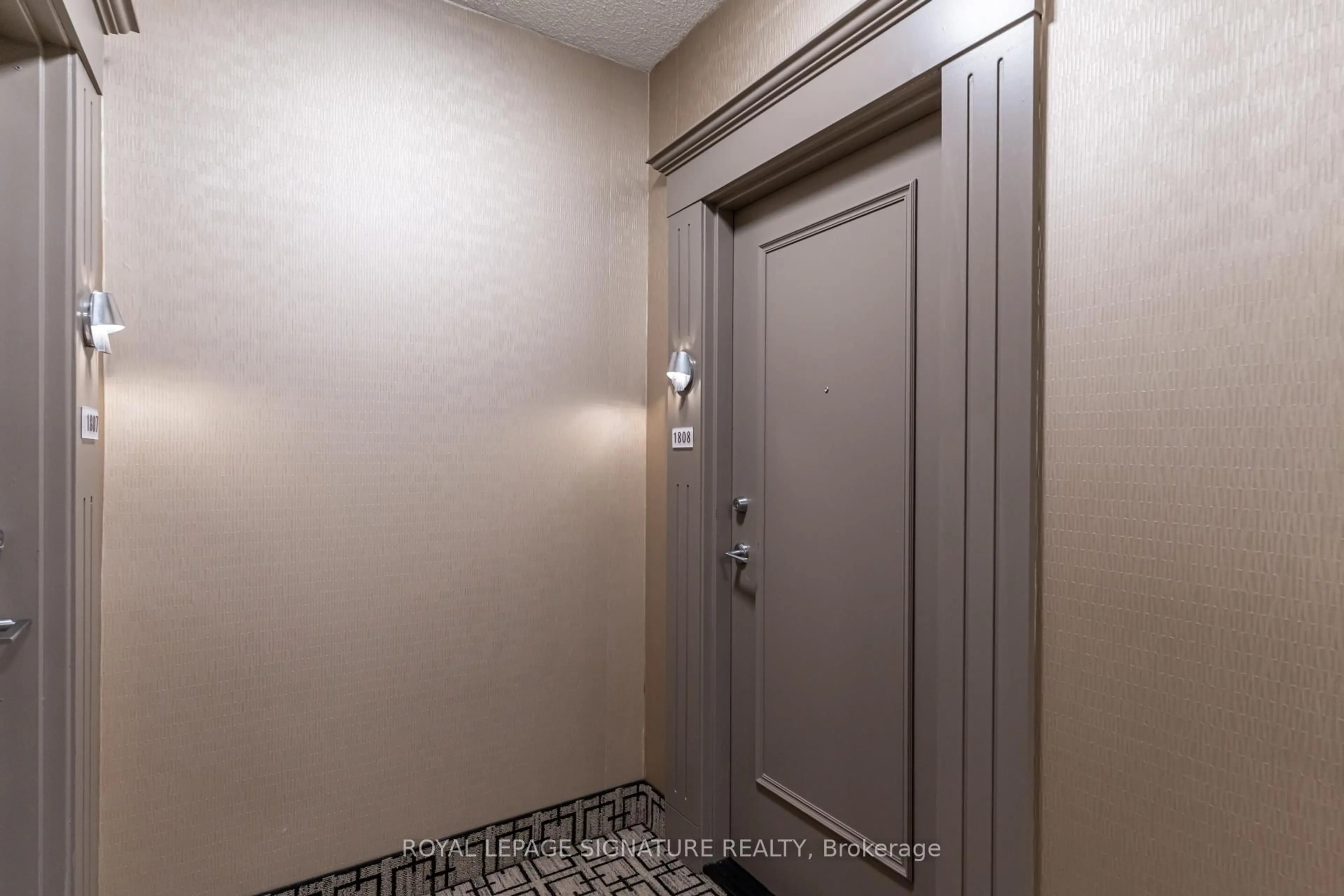 Indoor entryway for 225 Webb Dr #1808, Mississauga Ontario L5B 4P2