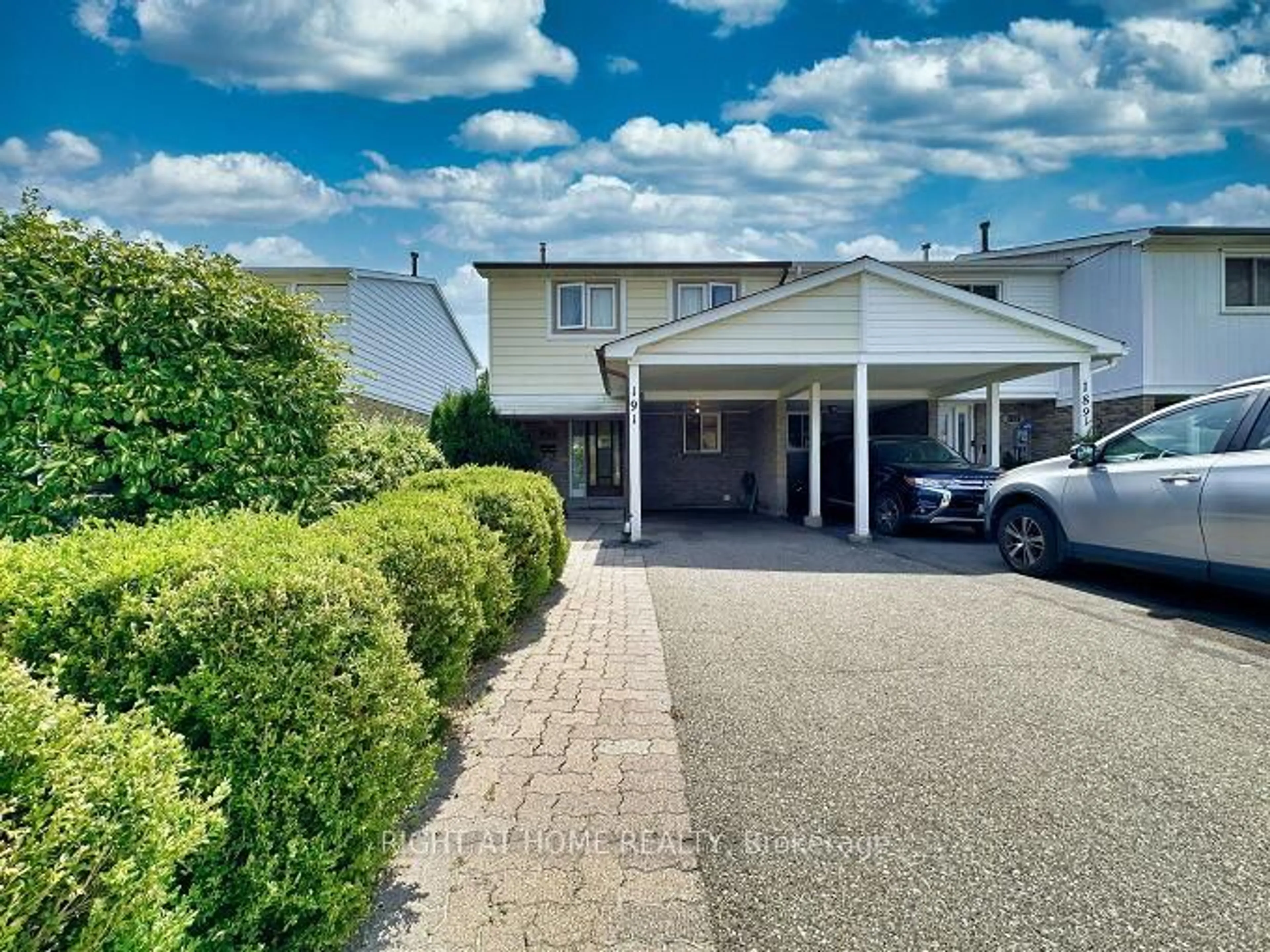 A pic from outside/outdoor area/front of a property/back of a property/a pic from drone, street for 191 Royal Salisbury Way, Brampton Ontario L6V 3J5