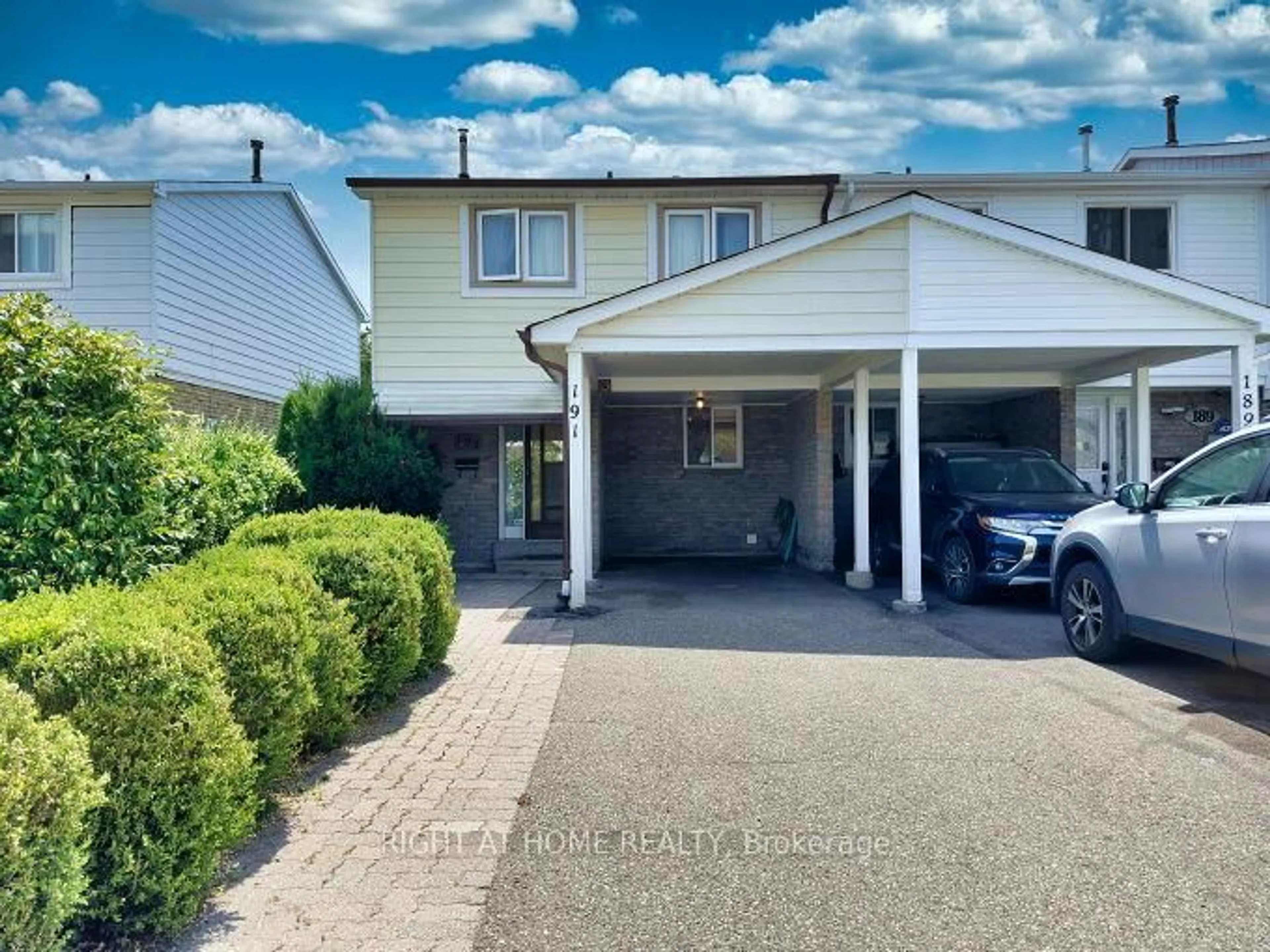 A pic from outside/outdoor area/front of a property/back of a property/a pic from drone, street for 191 Royal Salisbury Way, Brampton Ontario L6V 3J5