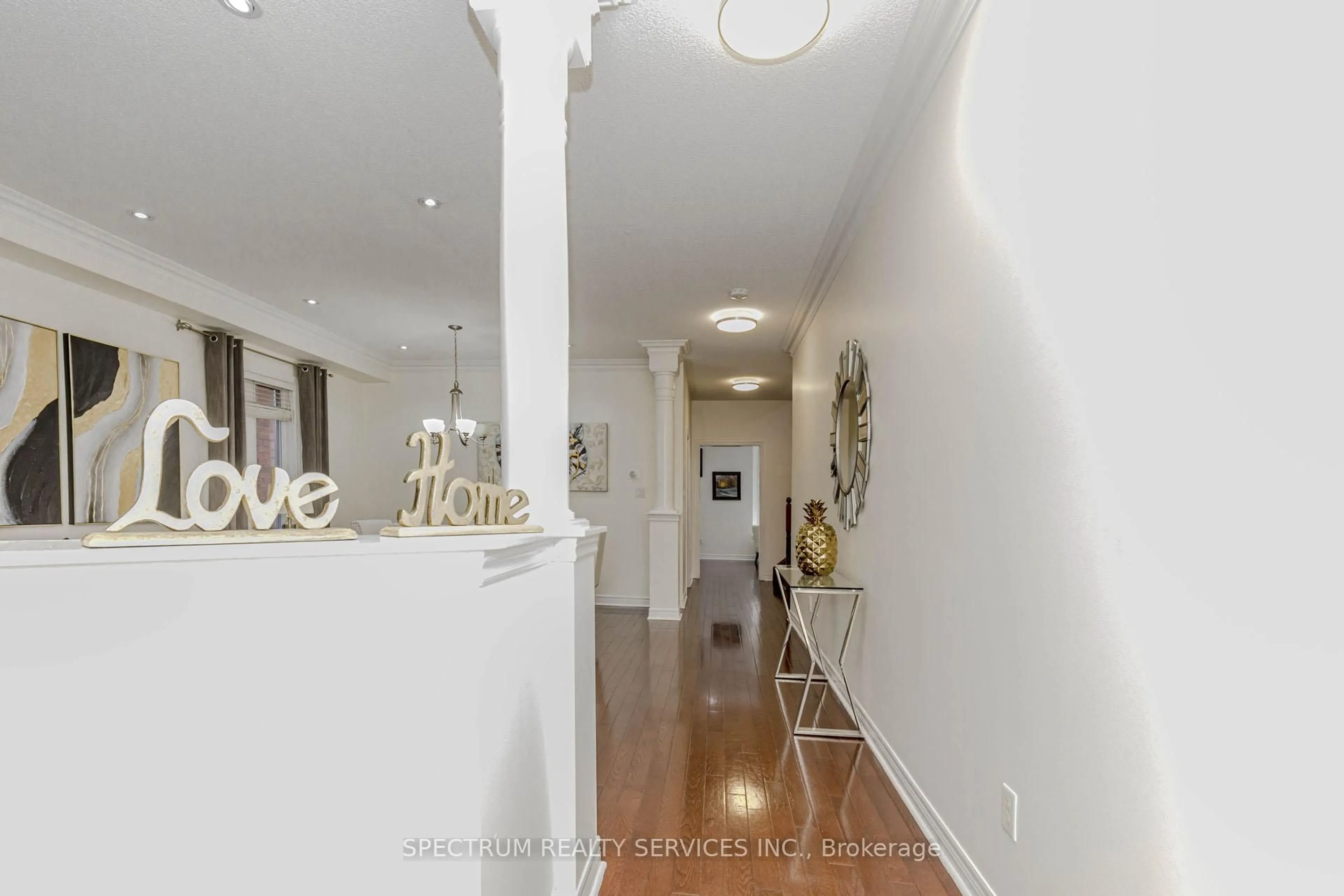 Indoor foyer for 22 Ungava Bay Rd, Brampton Ontario L6R 3M5