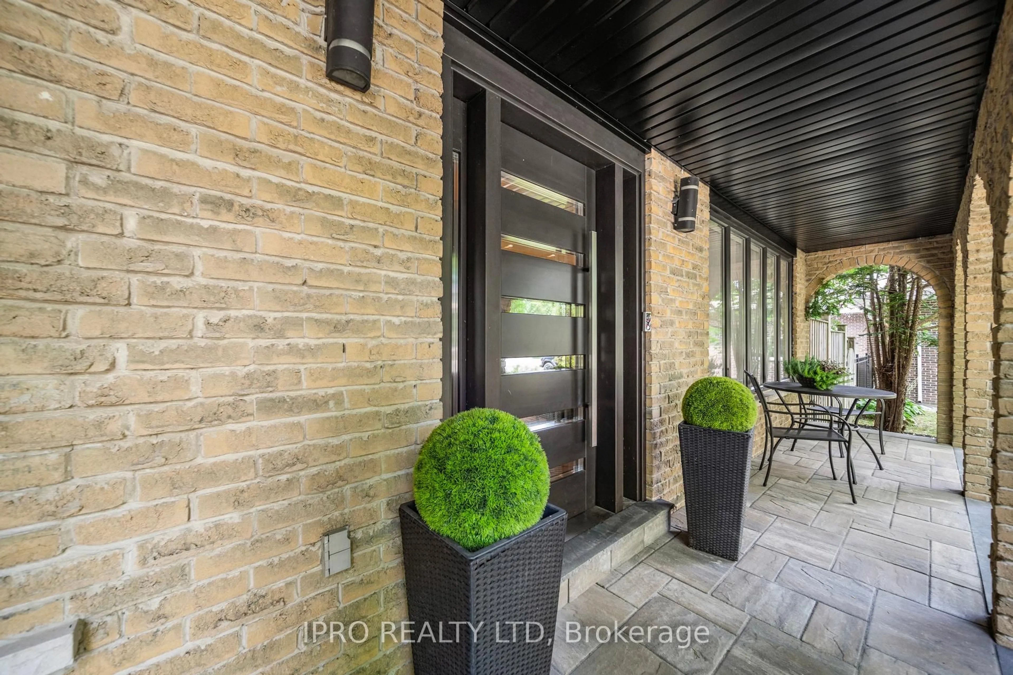 Indoor entryway for 49 Westview Ave, Caledon Ontario L0N 1P0